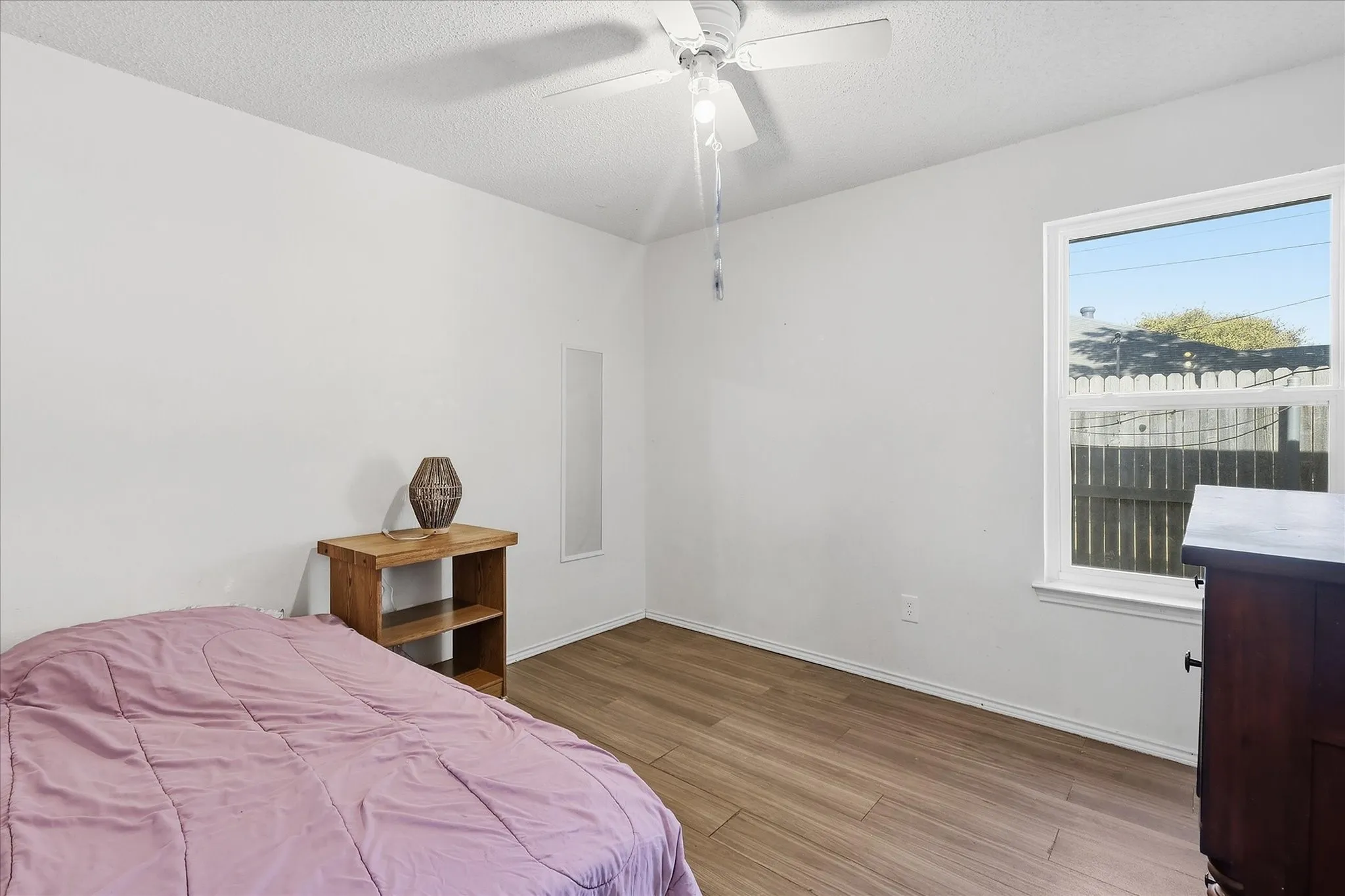 Single Family Residence For Sale in Denton County , 311 Alyse Road, Roanoke, Texas 76262, 3 Bedroom, 2 Bathroom, 2 Garage spaces, 1,548 Sqft, built in 1991, mls#21386240, Real Estate Agent in Roanoke, Homes For Sale in Denton county, Homes For Sale in Roanoke, Realtor in Roanoke Texas, Real Estate Brokerage Independent Realty Texas, Luminita Cordes Realtor