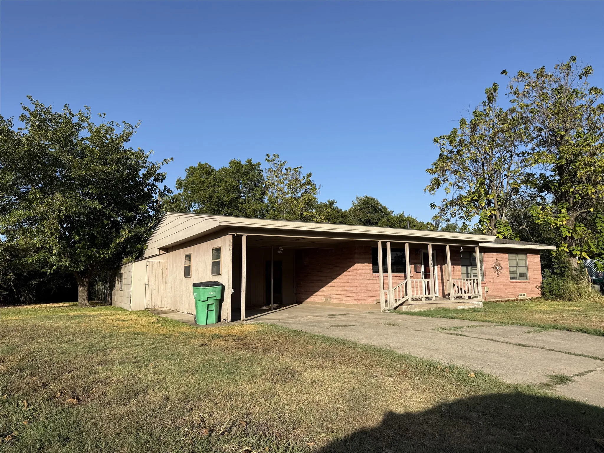 Single Family Residence For Sale in Cooke County , 1603 Cherry Street, Gainesville, Texas 76240, 3 Bedroom, 1 Bathroom, Garage spaces, 1,440 Sqft, built in 1956, mls#21388678, Real Estate Agent in Gainesville, Homes For Sale in Cooke county, Homes For Sale in Gainesville, Realtor in Gainesville Texas, Real Estate Brokerage Independent Realty Texas, Luminita Cordes Realtor