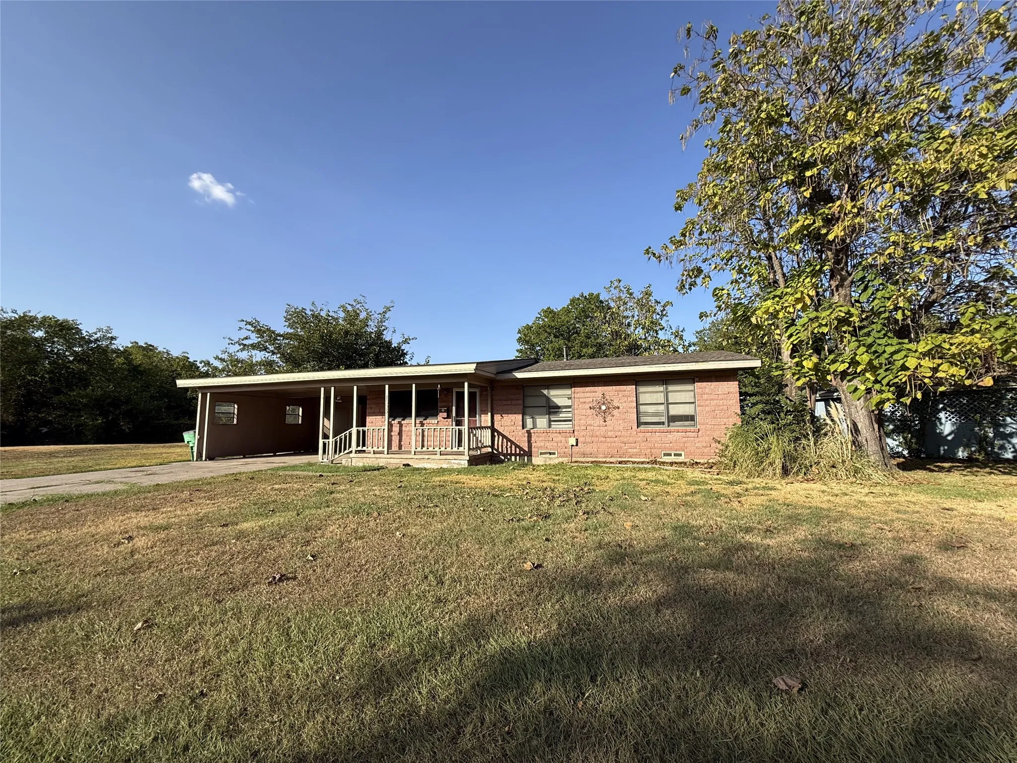 Single Family Residence For Sale in Cooke County , 1603 Cherry Street, Gainesville, Texas 76240, 3 Bedroom, 1 Bathroom, Garage spaces, 1,440 Sqft, built in 1956, mls#21388678, Real Estate Agent in Gainesville, Homes For Sale in Cooke county, Homes For Sale in Gainesville, Realtor in Gainesville Texas, Real Estate Brokerage Independent Realty Texas, Luminita Cordes Realtor