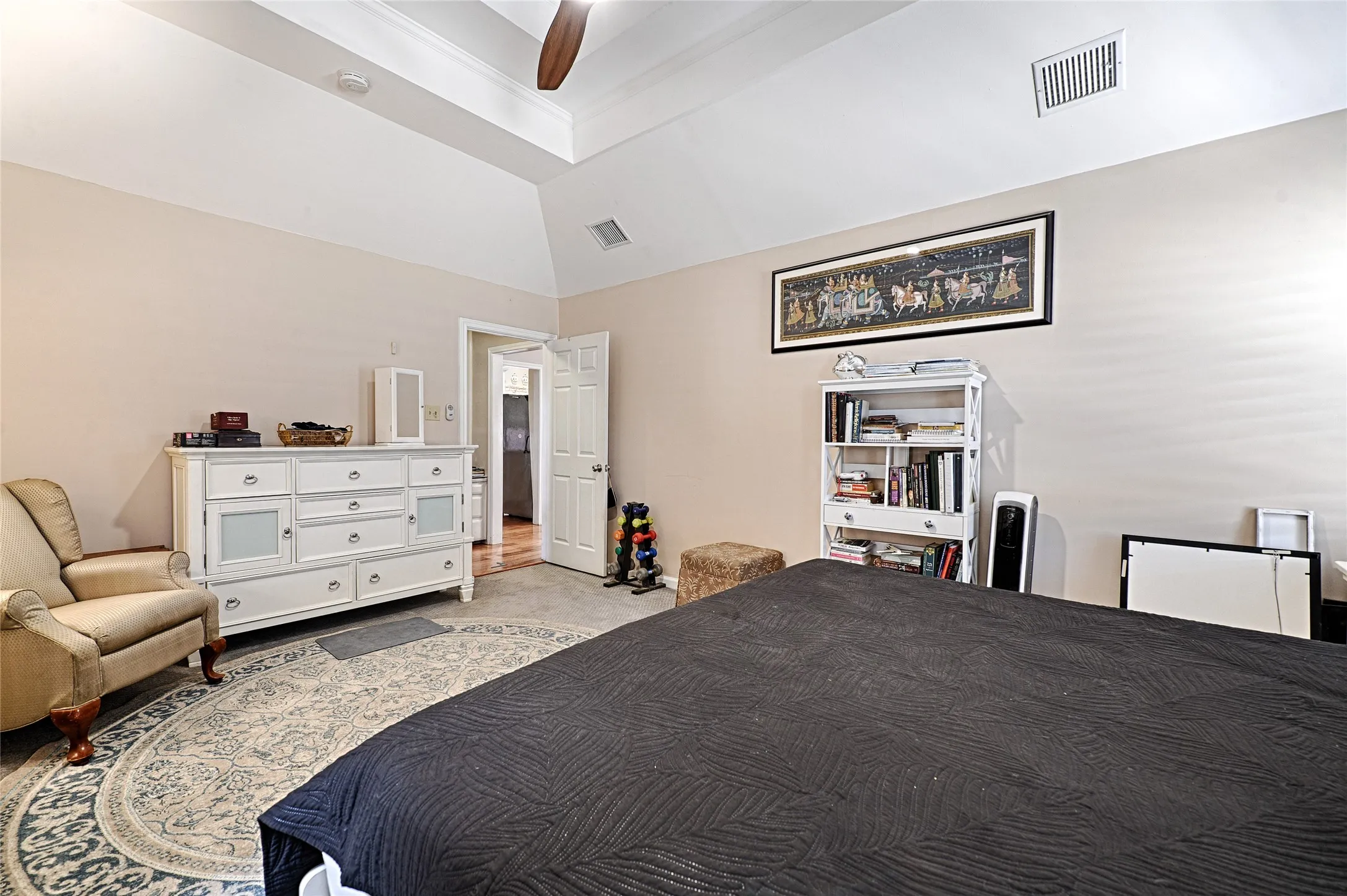 Tray ceiling with ceiling fan, neutral wall paint, and recessed lighting