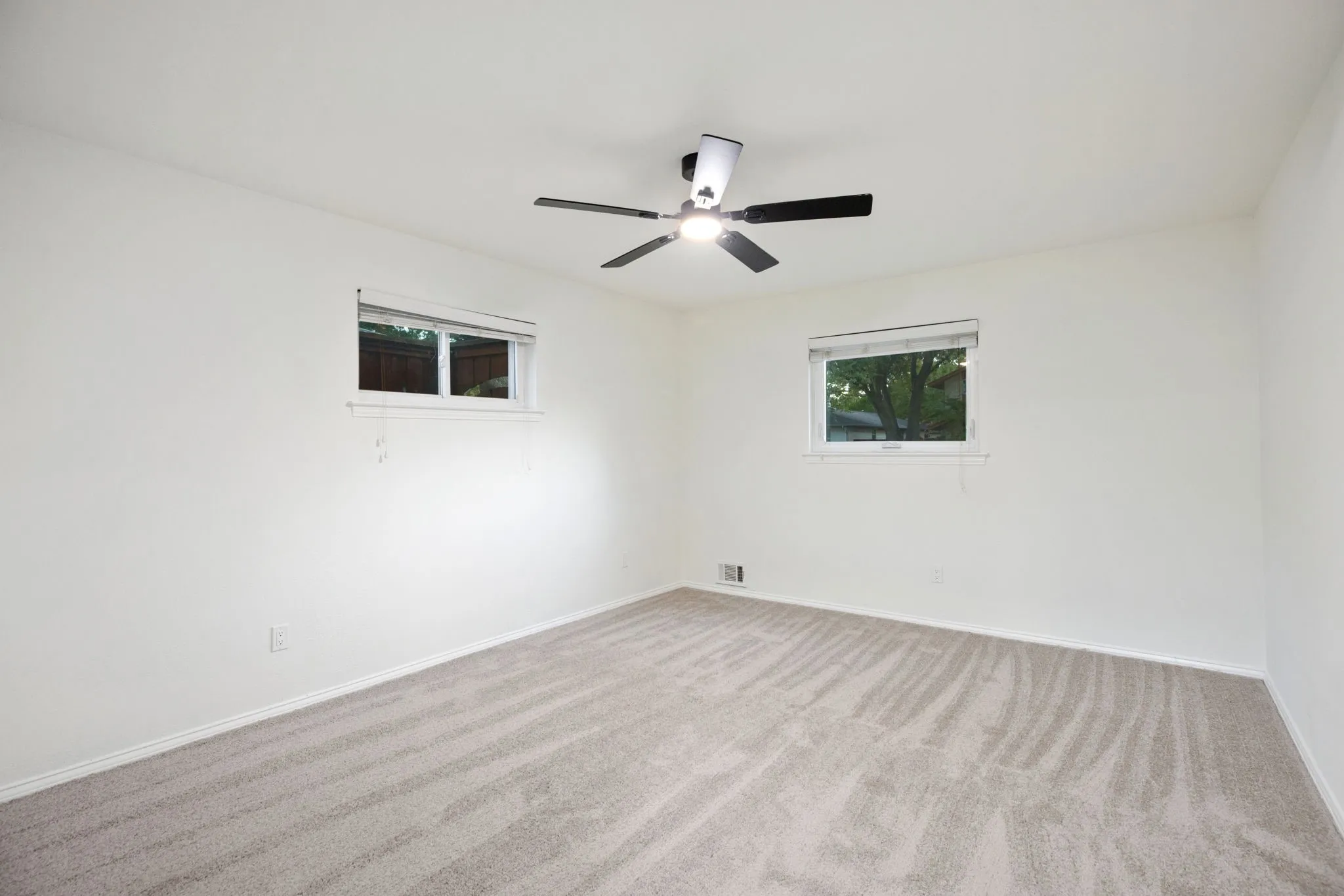 Single Family Residence For Rent in Dallas County , 10922 Ferndale Road, Dallas, Texas 75238, 4 Bedroom, 3 Bathroom, 2 Garage spaces, 2,496 Sqft, built in 1968, mls#21378515, Real Estate Agent in Dallas, Homes For Rent in Dallas county, Homes For Rent in Dallas, Realtor in Dallas Texas, Real Estate Brokerage Independent Realty Texas, Luminita Cordes Realtor