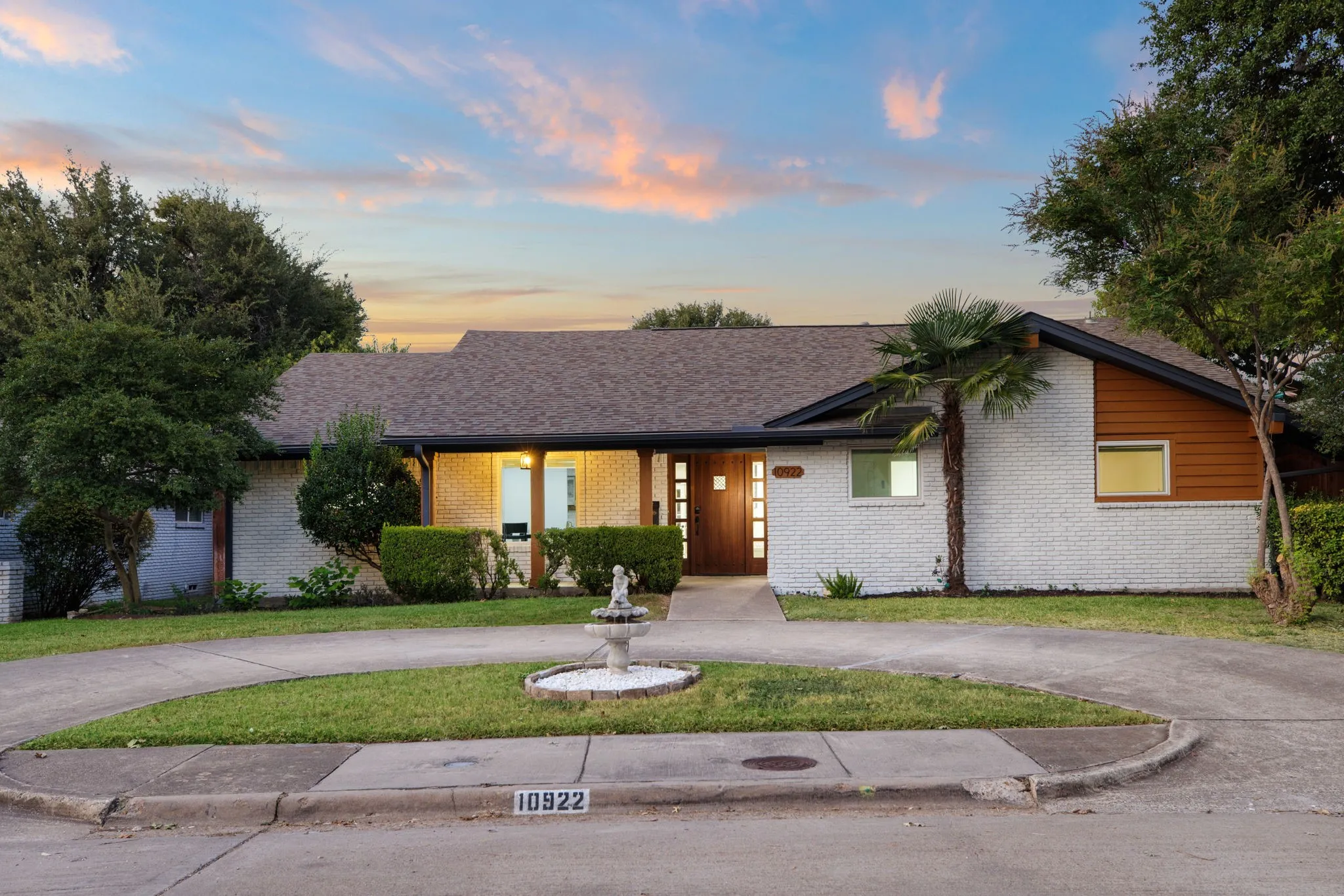 Single Family Residence For Rent in Dallas County , 10922 Ferndale Road, Dallas, Texas 75238, 4 Bedroom, 3 Bathroom, 2 Garage spaces, 2,496 Sqft, built in 1968, mls#21378515, Real Estate Agent in Dallas, Homes For Rent in Dallas county, Homes For Rent in Dallas, Realtor in Dallas Texas, Real Estate Brokerage Independent Realty Texas, Luminita Cordes Realtor