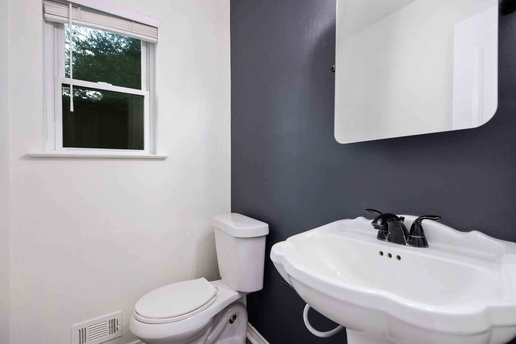 Single Family Residence For Rent in Dallas County , 10922 Ferndale Road, Dallas, Texas 75238, 4 Bedroom, 3 Bathroom, 2 Garage spaces, 2,496 Sqft, built in 1968, mls#21378515, Real Estate Agent in Dallas, Homes For Rent in Dallas county, Homes For Rent in Dallas, Realtor in Dallas Texas, Real Estate Brokerage Independent Realty Texas, Luminita Cordes Realtor