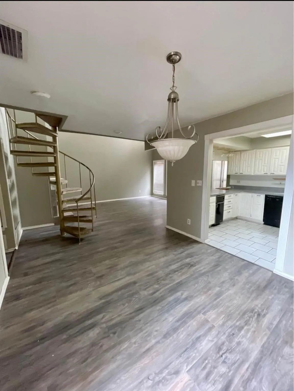 Townhouse For Rent in Dallas County , 9820 Smokefeather Lane, Dallas, Texas 75243, 2 Bedroom, 2 Bathroom, 2 Garage spaces, 1,684 Sqft, built in 1978, mls#21388871, Real Estate Agent in Dallas, Homes For Rent in Dallas county, Homes For Rent in Dallas, Realtor in Dallas Texas, Real Estate Brokerage Independent Realty Texas, Luminita Cordes Realtor