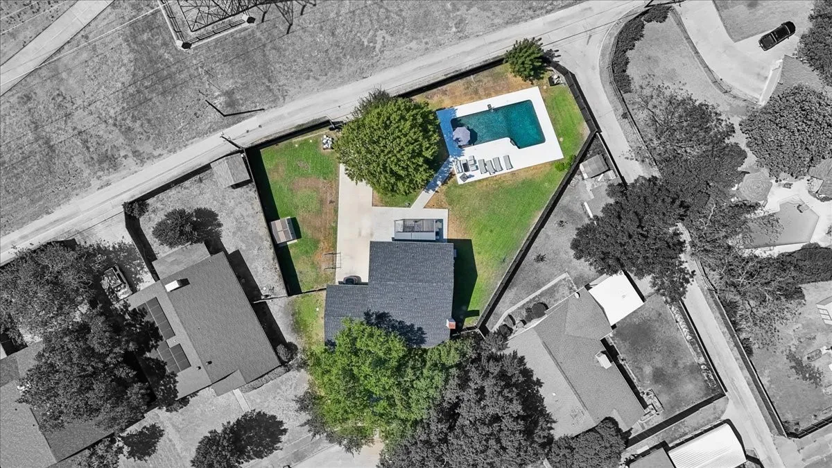 Single Family Residence For Sale in Dallas County , 1635 Aurora Drive, Richardson, Texas 75081, 3 Bedroom, 3 Bathroom, 2 Garage spaces, 2,032 Sqft, built in 1973, mls#21385487, Real Estate Agent in Richardson, Homes For Sale in Dallas county, Homes For Sale in Richardson, Realtor in Richardson Texas, Real Estate Brokerage Independent Realty Texas, Luminita Cordes Realtor