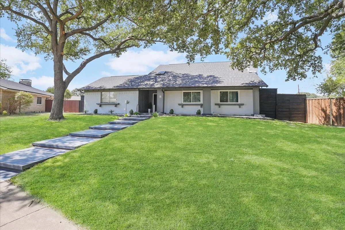 Single Family Residence For Sale in Dallas County , 1635 Aurora Drive, Richardson, Texas 75081, 3 Bedroom, 3 Bathroom, 2 Garage spaces, 2,032 Sqft, built in 1973, mls#21385487, Real Estate Agent in Richardson, Homes For Sale in Dallas county, Homes For Sale in Richardson, Realtor in Richardson Texas, Real Estate Brokerage Independent Realty Texas, Luminita Cordes Realtor