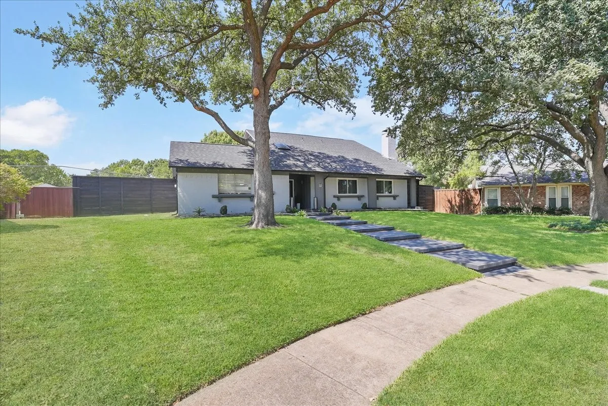 Single Family Residence For Sale in Dallas County , 1635 Aurora Drive, Richardson, Texas 75081, 3 Bedroom, 3 Bathroom, 2 Garage spaces, 2,032 Sqft, built in 1973, mls#21385487, Real Estate Agent in Richardson, Homes For Sale in Dallas county, Homes For Sale in Richardson, Realtor in Richardson Texas, Real Estate Brokerage Independent Realty Texas, Luminita Cordes Realtor
