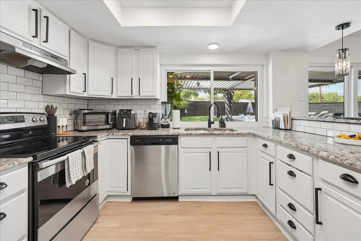 Single Family Residence For Sale in Dallas County , 1635 Aurora Drive, Richardson, Texas 75081, 3 Bedroom, 3 Bathroom, 2 Garage spaces, 2,032 Sqft, built in 1973, mls#21385487, Real Estate Agent in Richardson, Homes For Sale in Dallas county, Homes For Sale in Richardson, Realtor in Richardson Texas, Real Estate Brokerage Independent Realty Texas, Luminita Cordes Realtor