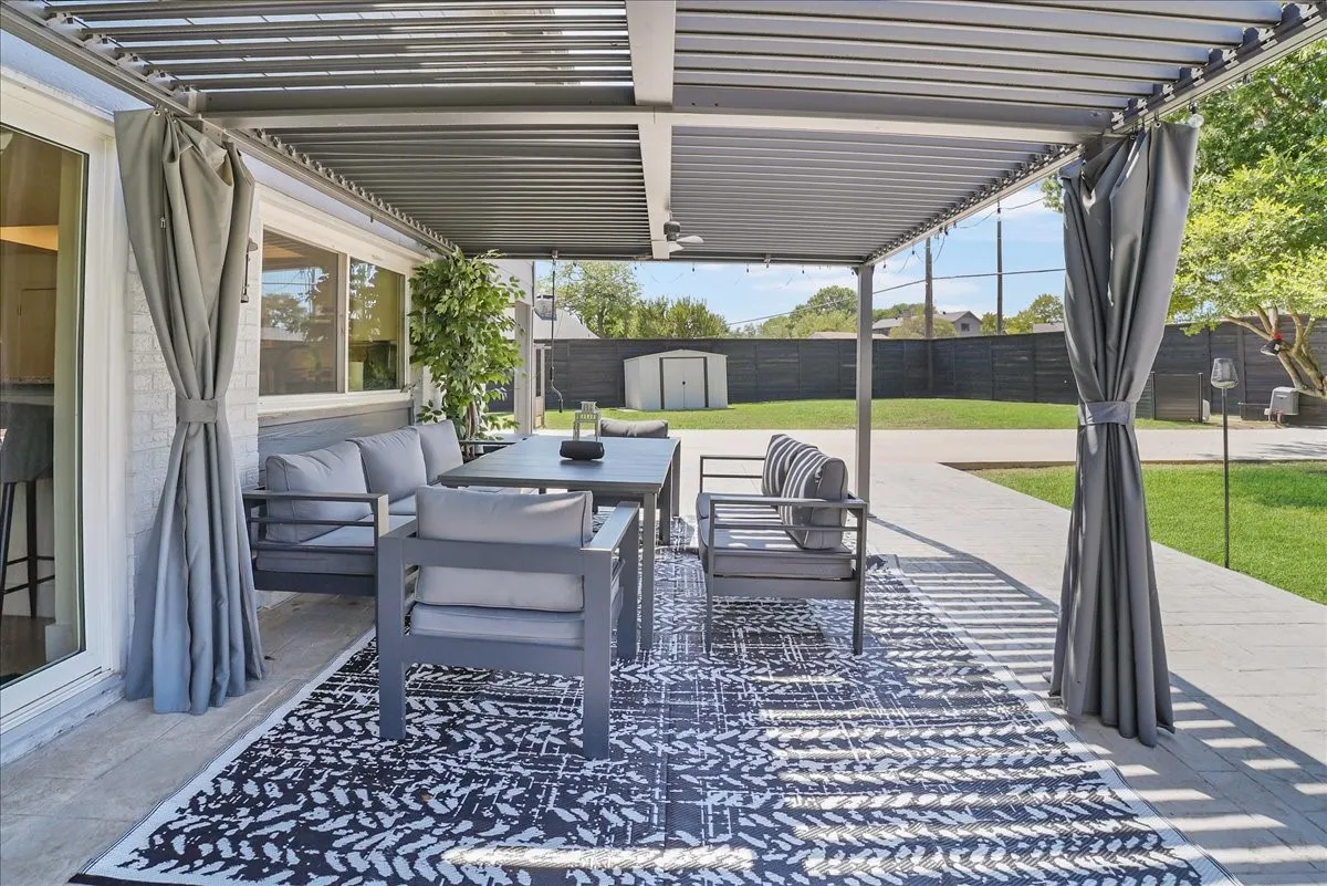 Single Family Residence For Sale in Dallas County , 1635 Aurora Drive, Richardson, Texas 75081, 3 Bedroom, 3 Bathroom, 2 Garage spaces, 2,032 Sqft, built in 1973, mls#21385487, Real Estate Agent in Richardson, Homes For Sale in Dallas county, Homes For Sale in Richardson, Realtor in Richardson Texas, Real Estate Brokerage Independent Realty Texas, Luminita Cordes Realtor
