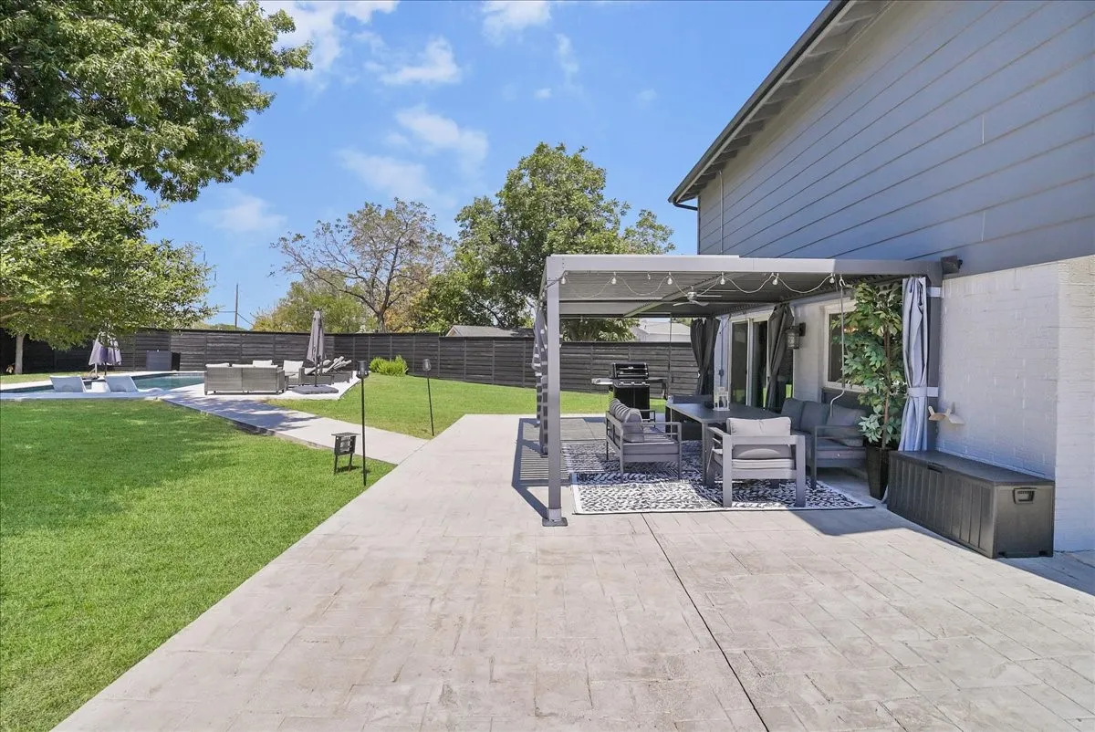 Single Family Residence For Sale in Dallas County , 1635 Aurora Drive, Richardson, Texas 75081, 3 Bedroom, 3 Bathroom, 2 Garage spaces, 2,032 Sqft, built in 1973, mls#21385487, Real Estate Agent in Richardson, Homes For Sale in Dallas county, Homes For Sale in Richardson, Realtor in Richardson Texas, Real Estate Brokerage Independent Realty Texas, Luminita Cordes Realtor
