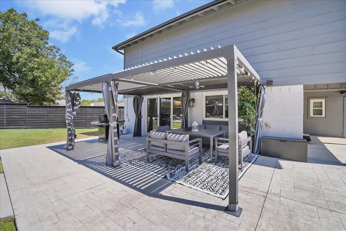 Single Family Residence For Sale in Dallas County , 1635 Aurora Drive, Richardson, Texas 75081, 3 Bedroom, 3 Bathroom, 2 Garage spaces, 2,032 Sqft, built in 1973, mls#21385487, Real Estate Agent in Richardson, Homes For Sale in Dallas county, Homes For Sale in Richardson, Realtor in Richardson Texas, Real Estate Brokerage Independent Realty Texas, Luminita Cordes Realtor