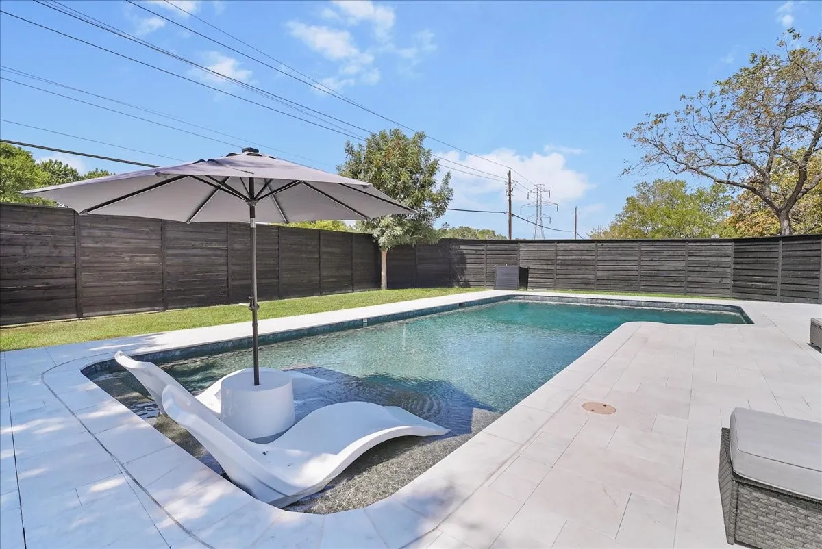 Single Family Residence For Sale in Dallas County , 1635 Aurora Drive, Richardson, Texas 75081, 3 Bedroom, 3 Bathroom, 2 Garage spaces, 2,032 Sqft, built in 1973, mls#21385487, Real Estate Agent in Richardson, Homes For Sale in Dallas county, Homes For Sale in Richardson, Realtor in Richardson Texas, Real Estate Brokerage Independent Realty Texas, Luminita Cordes Realtor