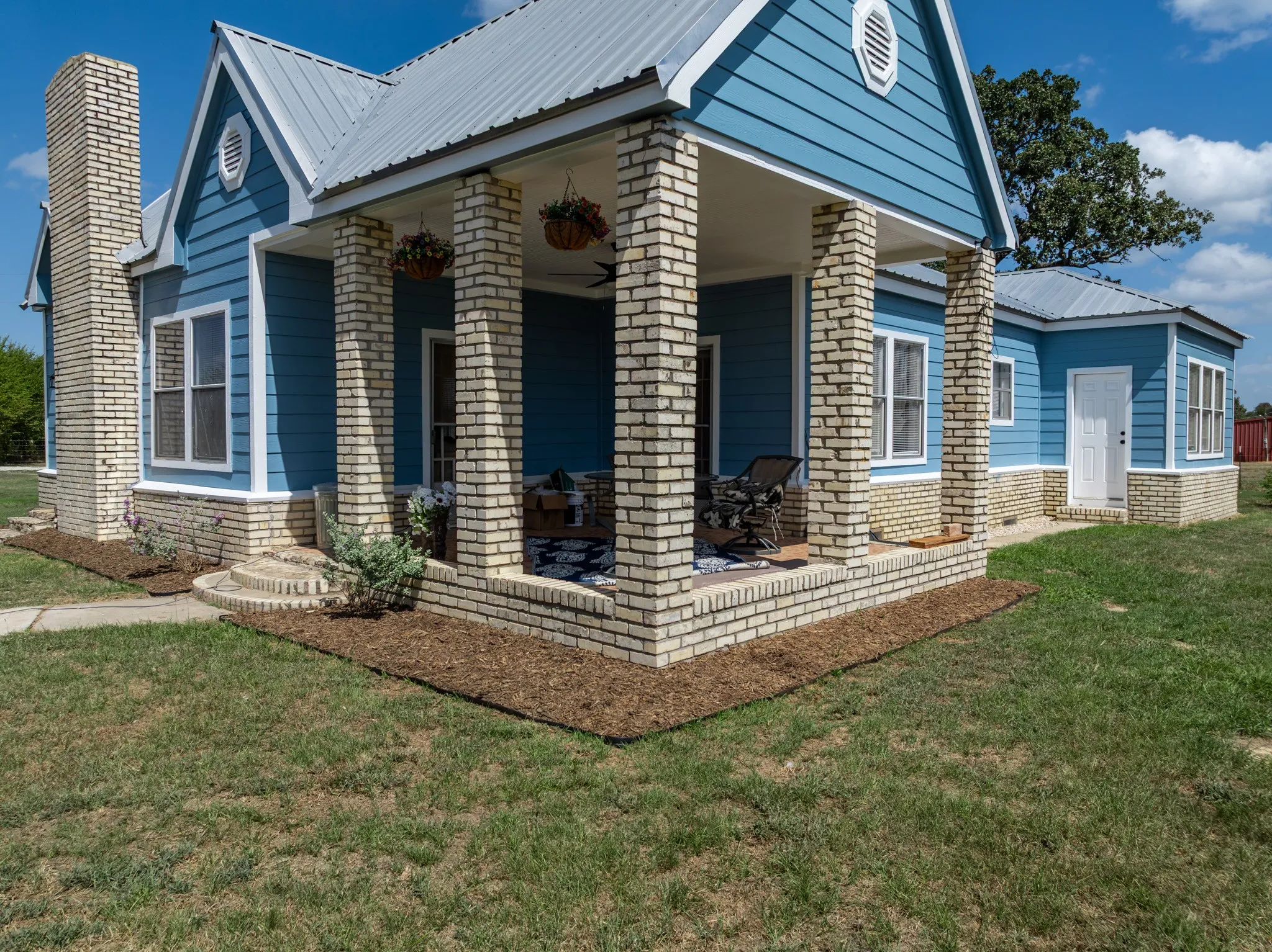 Single Family Residence For Sale in Robertson County , 9488 Fm 937, Thornton, Texas 77865, 3 Bedroom, 2 Bathroom, Garage spaces, 1,808 Sqft, built in 1936, mls#21385285, Real Estate Agent in Thornton, Homes For Sale in Robertson county, Homes For Sale in Thornton, Realtor in Thornton Texas, Real Estate Brokerage Independent Realty Texas, Luminita Cordes Realtor