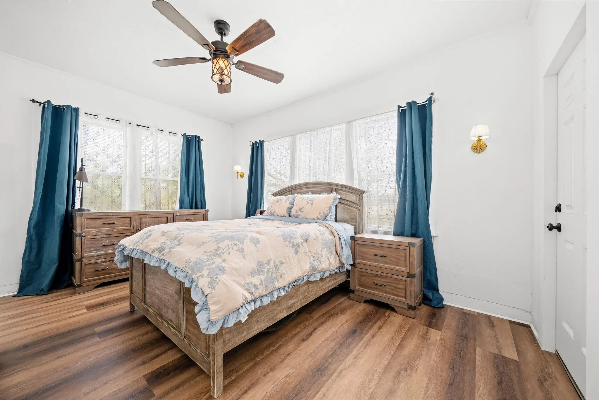 Wood-finish flooring throughout