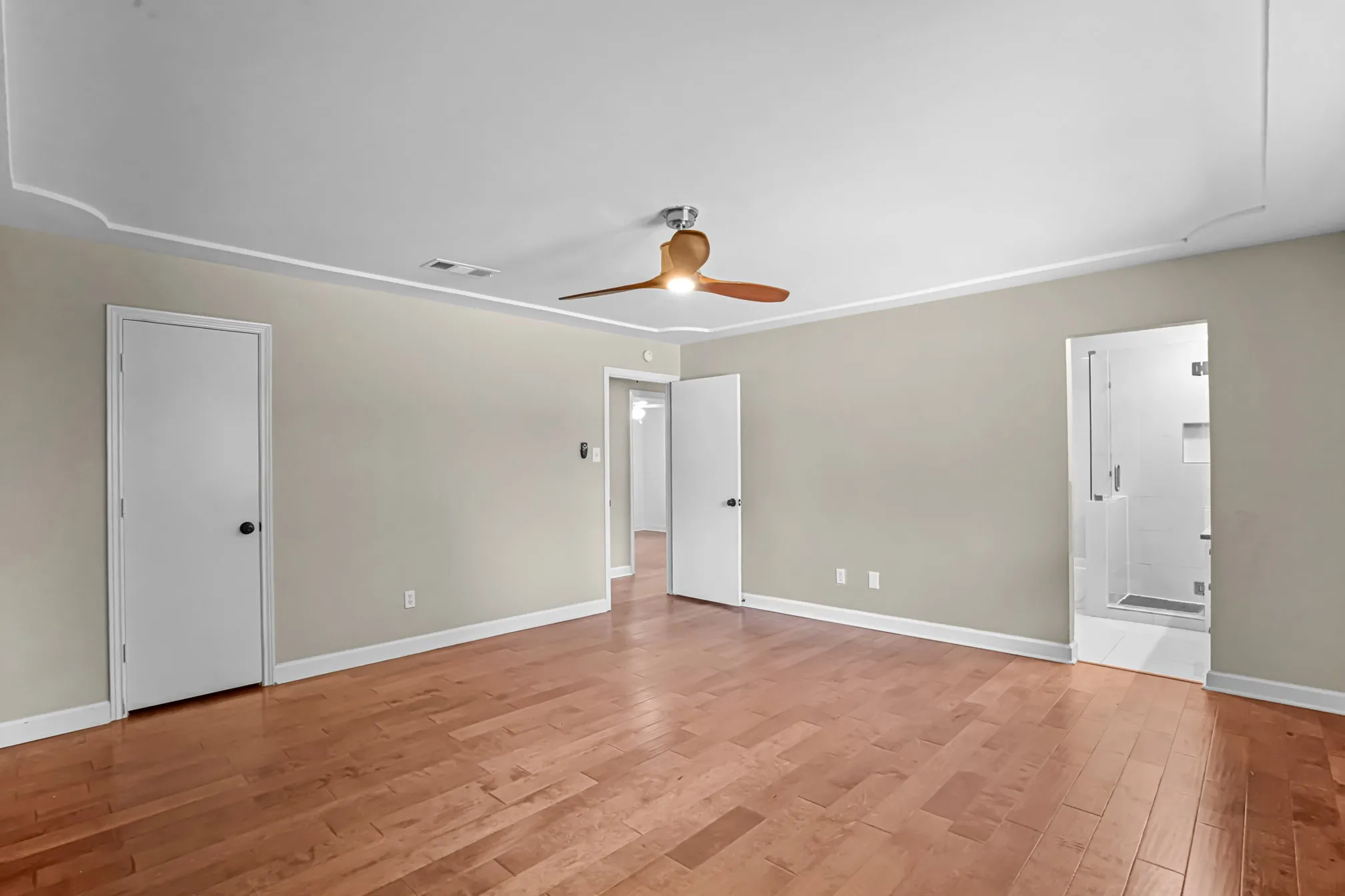 Single Family Residence For Sale in Dallas County , 2609 Still Meadow Road, Irving, Texas 75060, 3 Bedroom, 3 Bathroom, 2 Garage spaces, 2,095 Sqft, built in 1975, mls#21388429, Real Estate Agent in Irving, Homes For Sale in Dallas county, Homes For Sale in Irving, Realtor in Irving Texas, Real Estate Brokerage Independent Realty Texas, Luminita Cordes Realtor