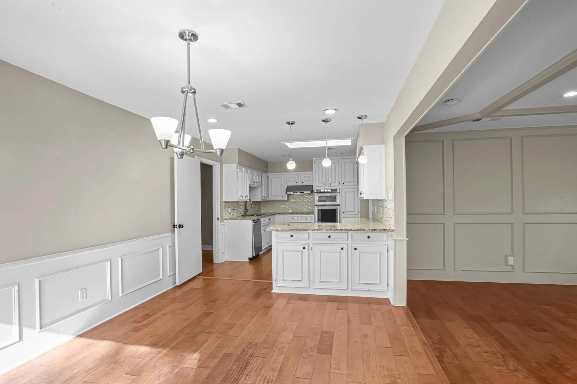 Single Family Residence For Sale in Dallas County , 2609 Still Meadow Road, Irving, Texas 75060, 3 Bedroom, 3 Bathroom, 2 Garage spaces, 2,095 Sqft, built in 1975, mls#21388429, Real Estate Agent in Irving, Homes For Sale in Dallas county, Homes For Sale in Irving, Realtor in Irving Texas, Real Estate Brokerage Independent Realty Texas, Luminita Cordes Realtor