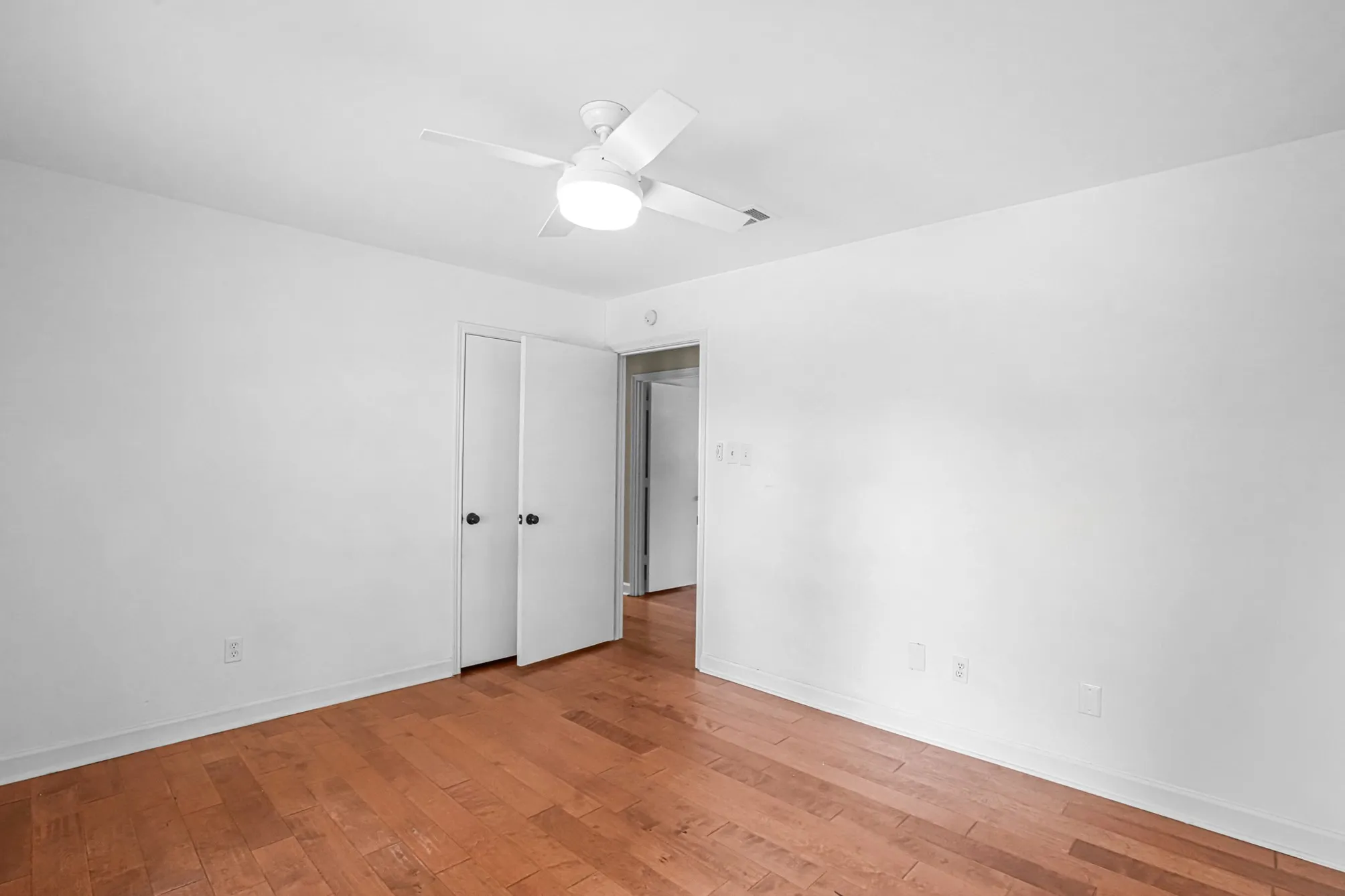 Single Family Residence For Sale in Dallas County , 2609 Still Meadow Road, Irving, Texas 75060, 3 Bedroom, 3 Bathroom, 2 Garage spaces, 2,095 Sqft, built in 1975, mls#21388429, Real Estate Agent in Irving, Homes For Sale in Dallas county, Homes For Sale in Irving, Realtor in Irving Texas, Real Estate Brokerage Independent Realty Texas, Luminita Cordes Realtor