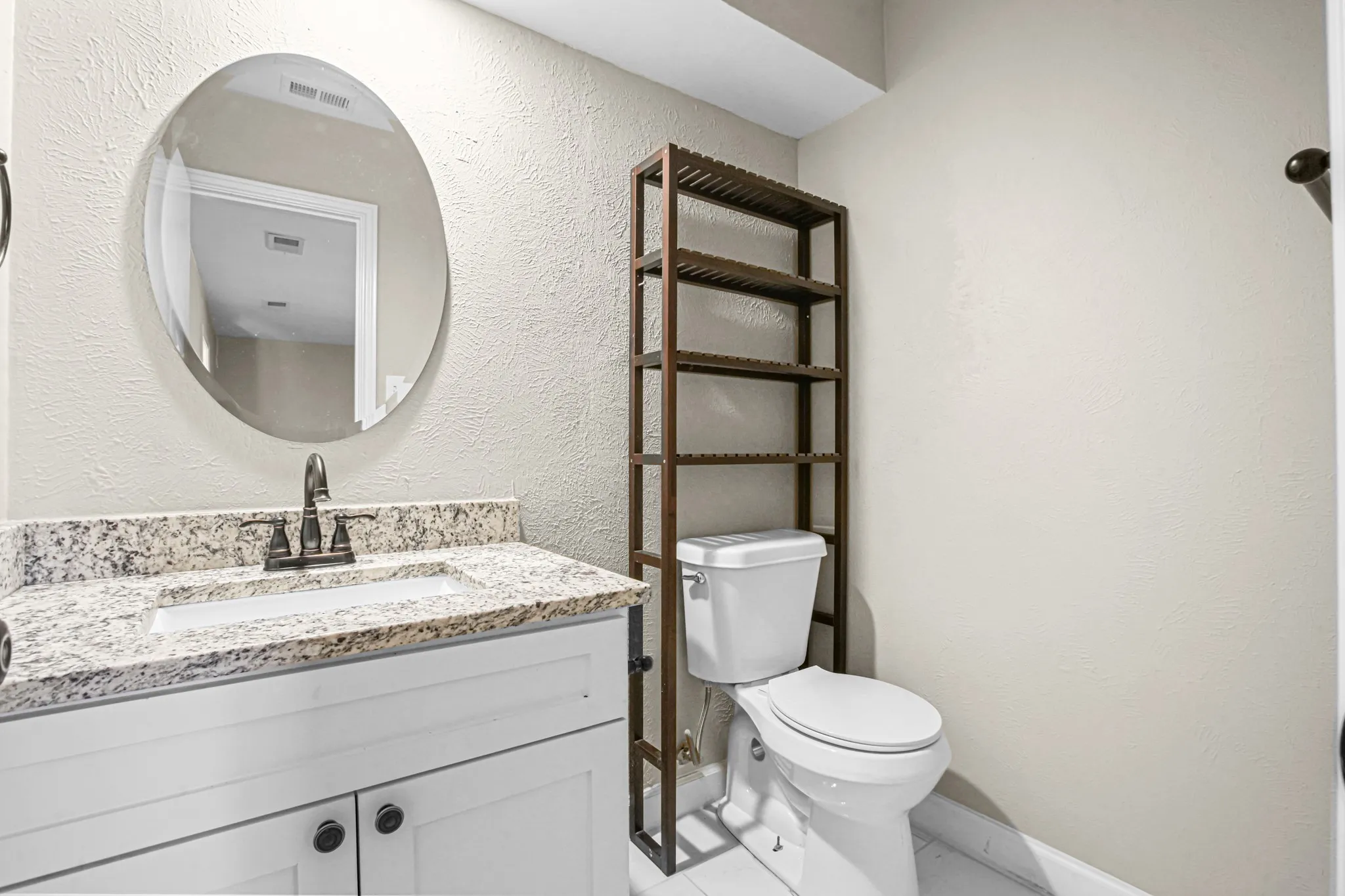Single Family Residence For Sale in Dallas County , 2609 Still Meadow Road, Irving, Texas 75060, 3 Bedroom, 3 Bathroom, 2 Garage spaces, 2,095 Sqft, built in 1975, mls#21388429, Real Estate Agent in Irving, Homes For Sale in Dallas county, Homes For Sale in Irving, Realtor in Irving Texas, Real Estate Brokerage Independent Realty Texas, Luminita Cordes Realtor