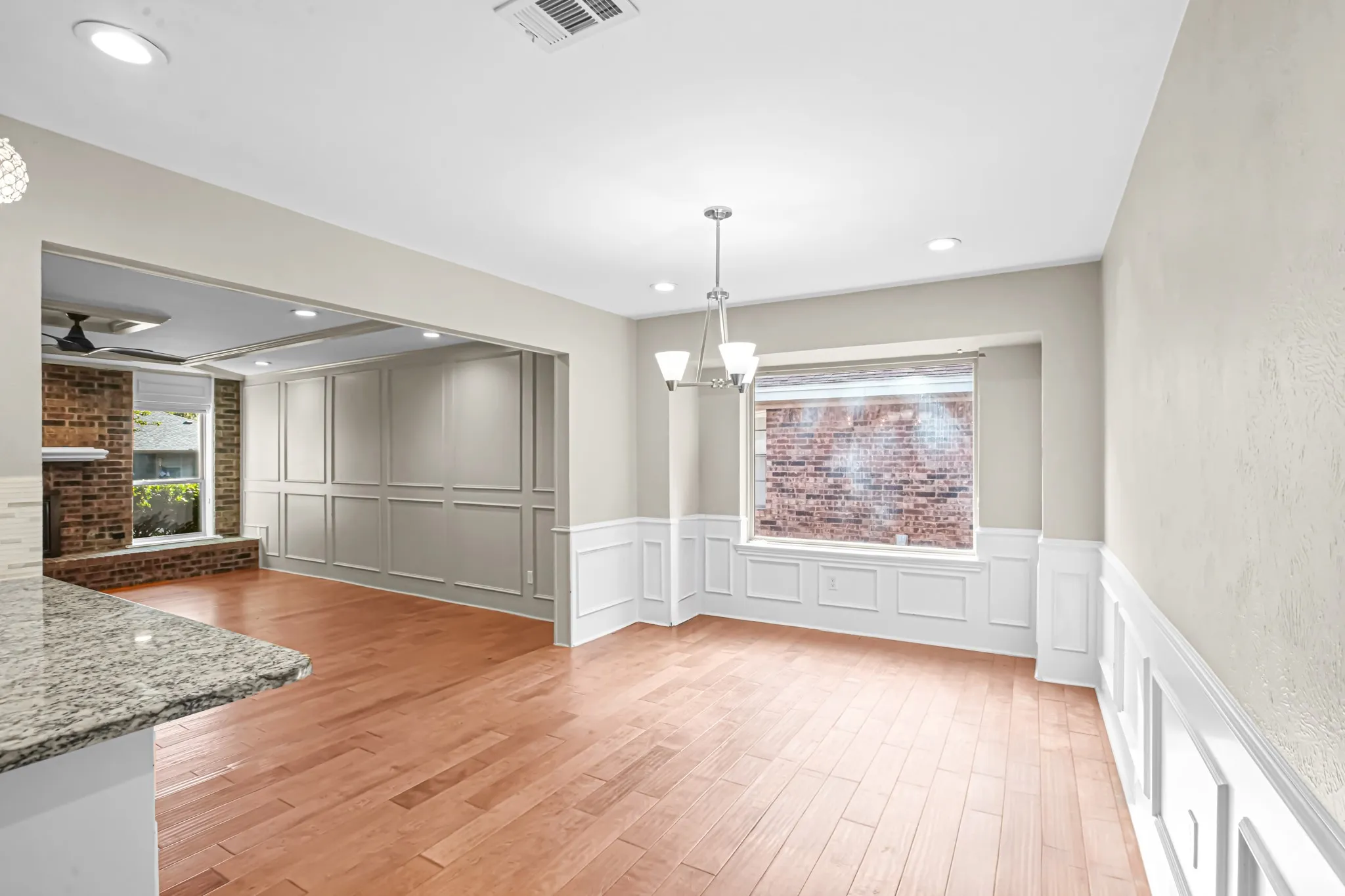 Single Family Residence For Sale in Dallas County , 2609 Still Meadow Road, Irving, Texas 75060, 3 Bedroom, 3 Bathroom, 2 Garage spaces, 2,095 Sqft, built in 1975, mls#21388429, Real Estate Agent in Irving, Homes For Sale in Dallas county, Homes For Sale in Irving, Realtor in Irving Texas, Real Estate Brokerage Independent Realty Texas, Luminita Cordes Realtor