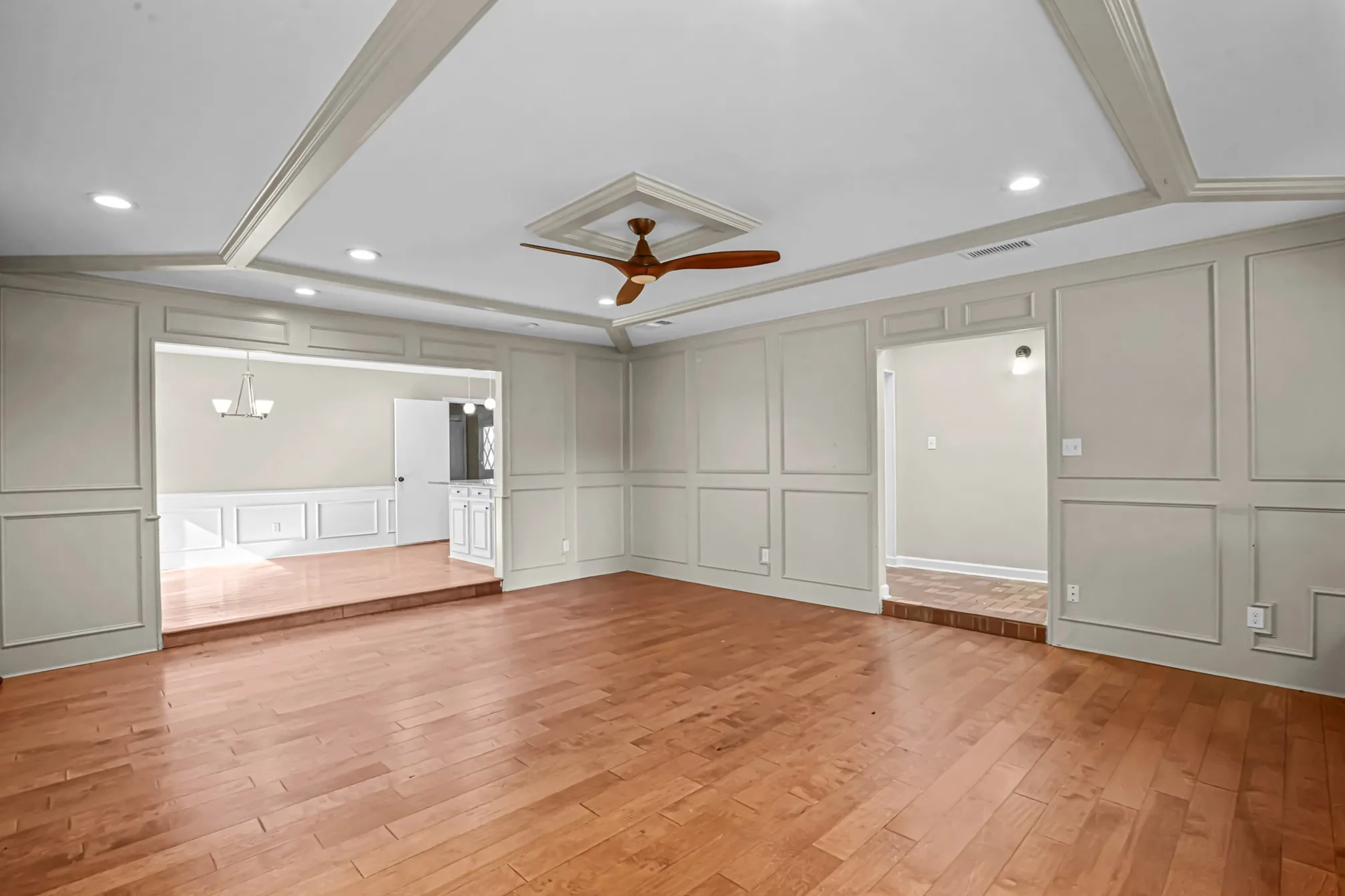Single Family Residence For Sale in Dallas County , 2609 Still Meadow Road, Irving, Texas 75060, 3 Bedroom, 3 Bathroom, 2 Garage spaces, 2,095 Sqft, built in 1975, mls#21388429, Real Estate Agent in Irving, Homes For Sale in Dallas county, Homes For Sale in Irving, Realtor in Irving Texas, Real Estate Brokerage Independent Realty Texas, Luminita Cordes Realtor