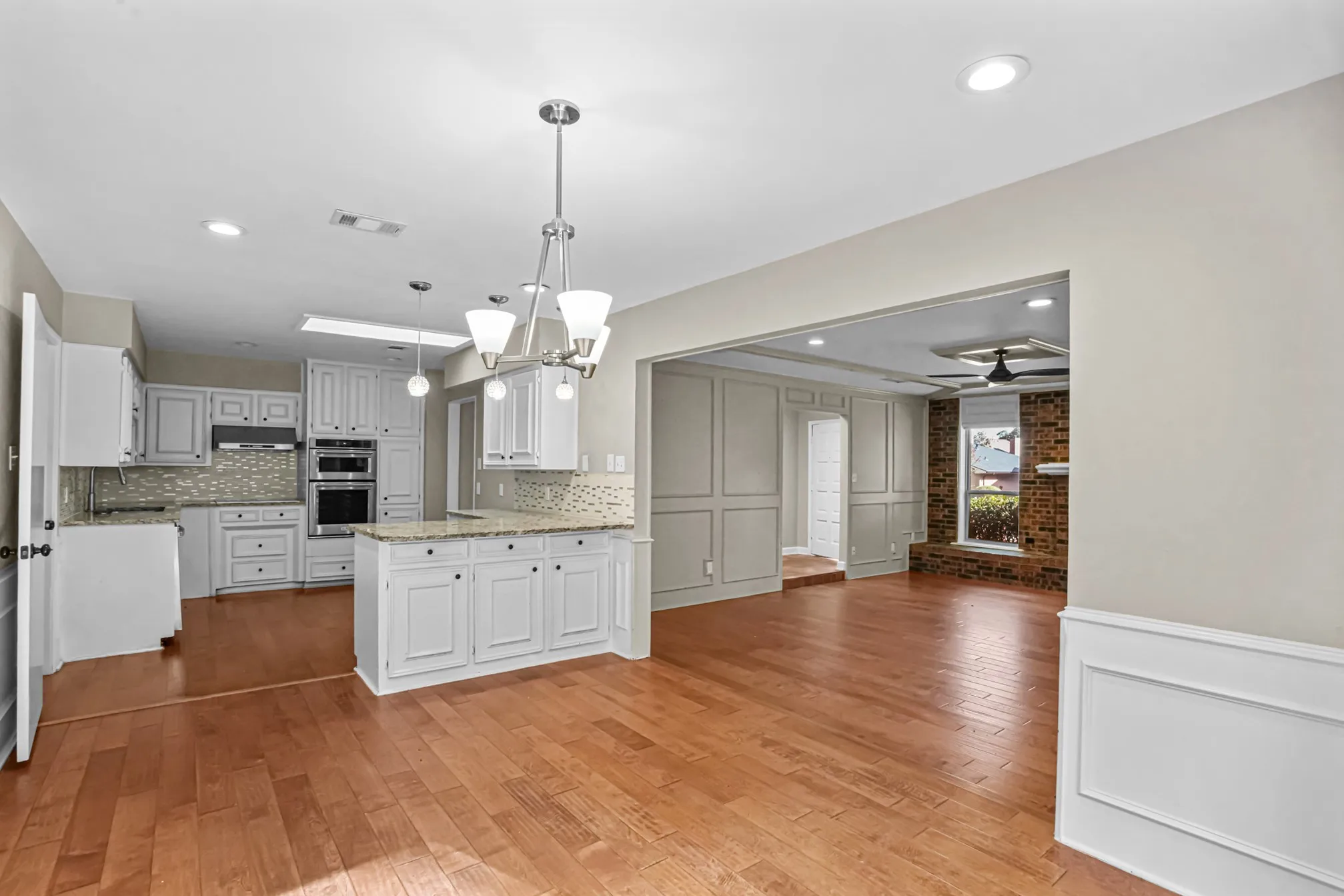 Single Family Residence For Sale in Dallas County , 2609 Still Meadow Road, Irving, Texas 75060, 3 Bedroom, 3 Bathroom, 2 Garage spaces, 2,095 Sqft, built in 1975, mls#21388429, Real Estate Agent in Irving, Homes For Sale in Dallas county, Homes For Sale in Irving, Realtor in Irving Texas, Real Estate Brokerage Independent Realty Texas, Luminita Cordes Realtor