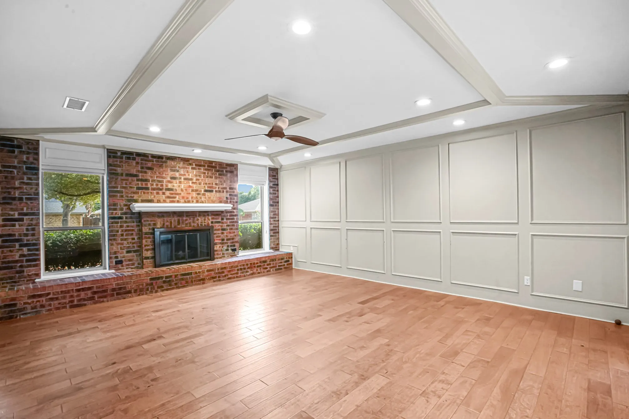 Single Family Residence For Sale in Dallas County , 2609 Still Meadow Road, Irving, Texas 75060, 3 Bedroom, 3 Bathroom, 2 Garage spaces, 2,095 Sqft, built in 1975, mls#21388429, Real Estate Agent in Irving, Homes For Sale in Dallas county, Homes For Sale in Irving, Realtor in Irving Texas, Real Estate Brokerage Independent Realty Texas, Luminita Cordes Realtor