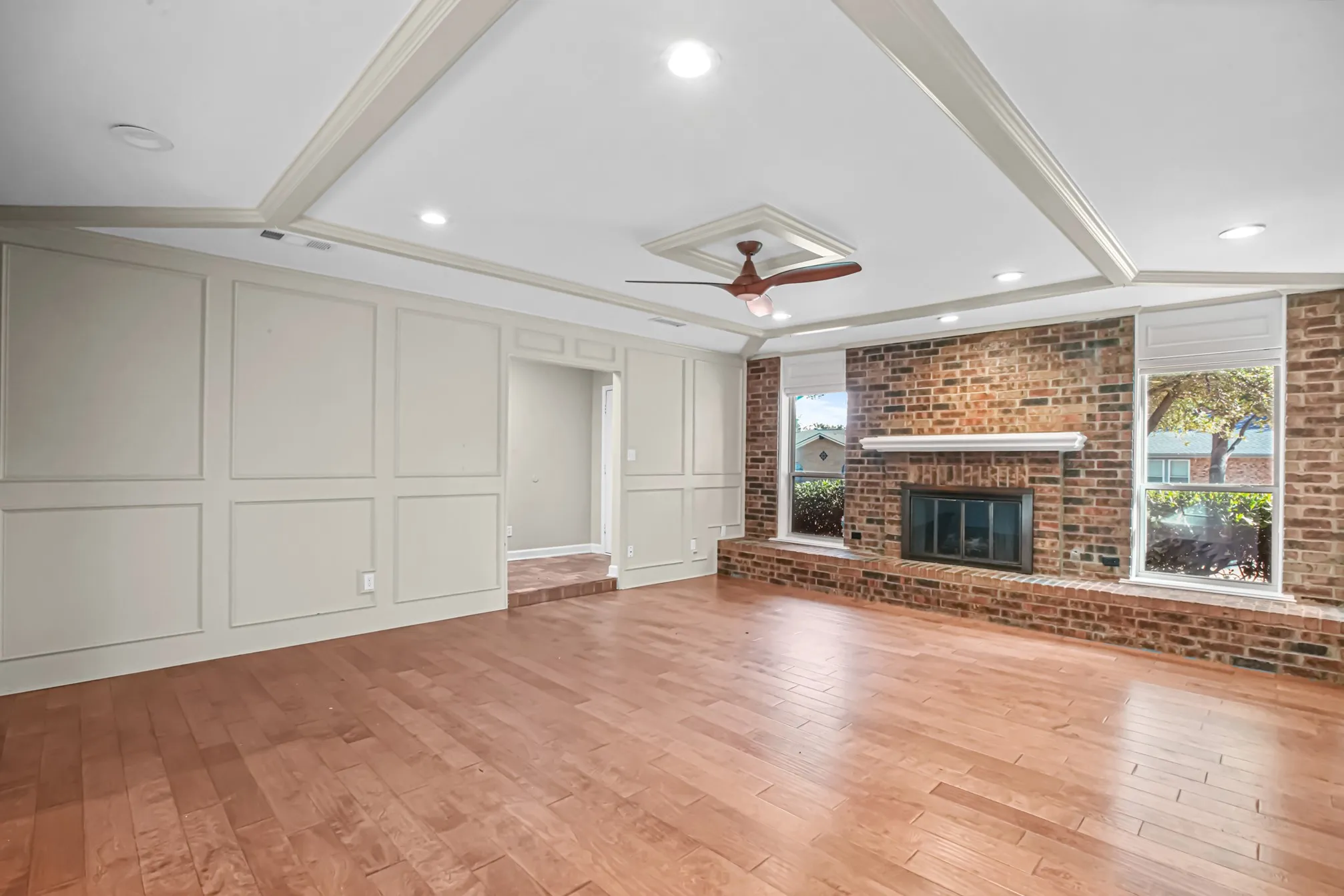 Single Family Residence For Sale in Dallas County , 2609 Still Meadow Road, Irving, Texas 75060, 3 Bedroom, 3 Bathroom, 2 Garage spaces, 2,095 Sqft, built in 1975, mls#21388429, Real Estate Agent in Irving, Homes For Sale in Dallas county, Homes For Sale in Irving, Realtor in Irving Texas, Real Estate Brokerage Independent Realty Texas, Luminita Cordes Realtor