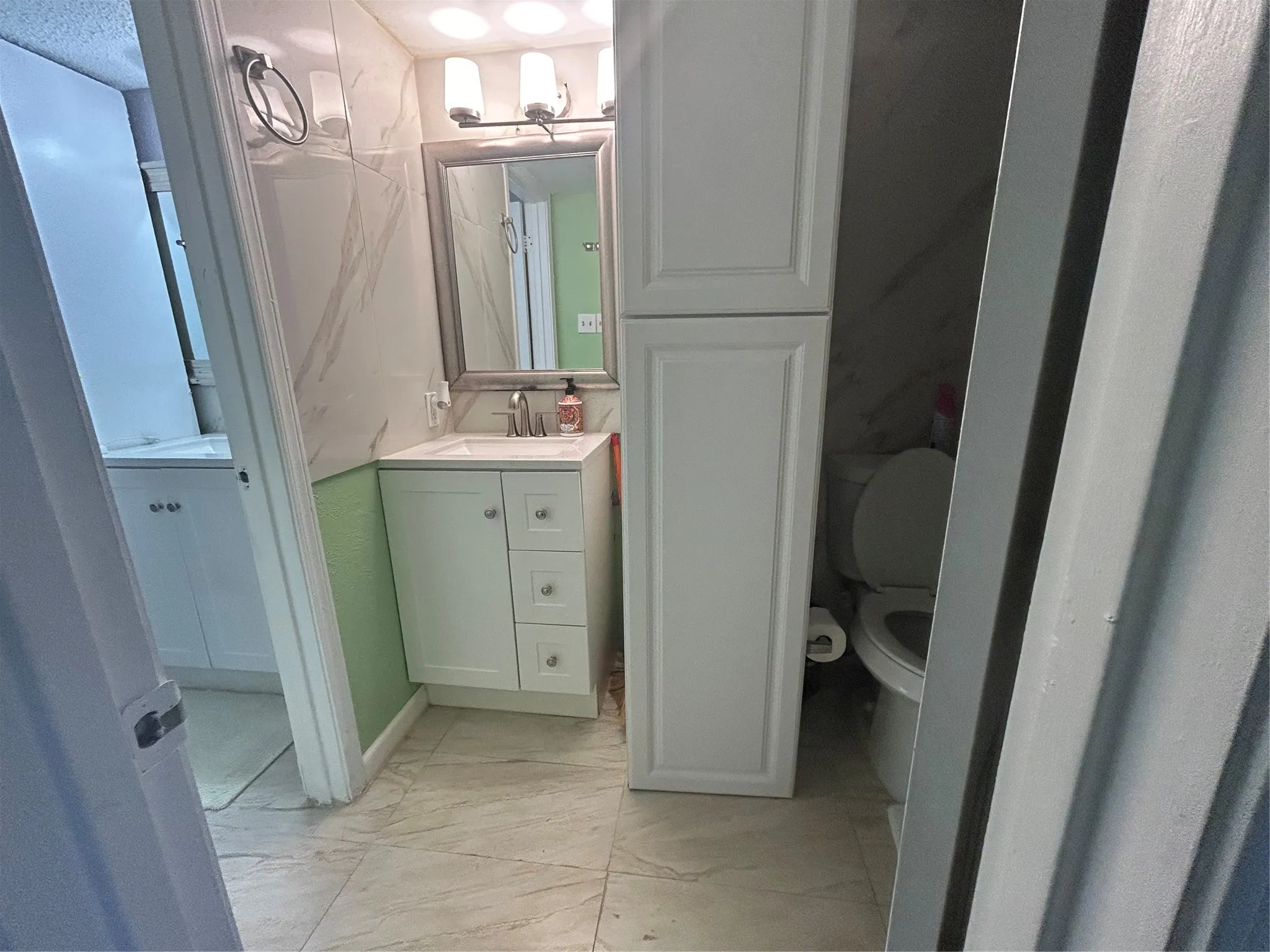 Townhouse For Sale in Dallas County , 2317 Trellis Place, Richardson, Texas 75081, 3 Bedroom, 2 Bathroom, Garage spaces, 1,156 Sqft, built in 1973, mls#21383147, Real Estate Agent in Richardson, Homes For Sale in Dallas county, Homes For Sale in Richardson, Realtor in Richardson Texas, Real Estate Brokerage Independent Realty Texas, Luminita Cordes Realtor