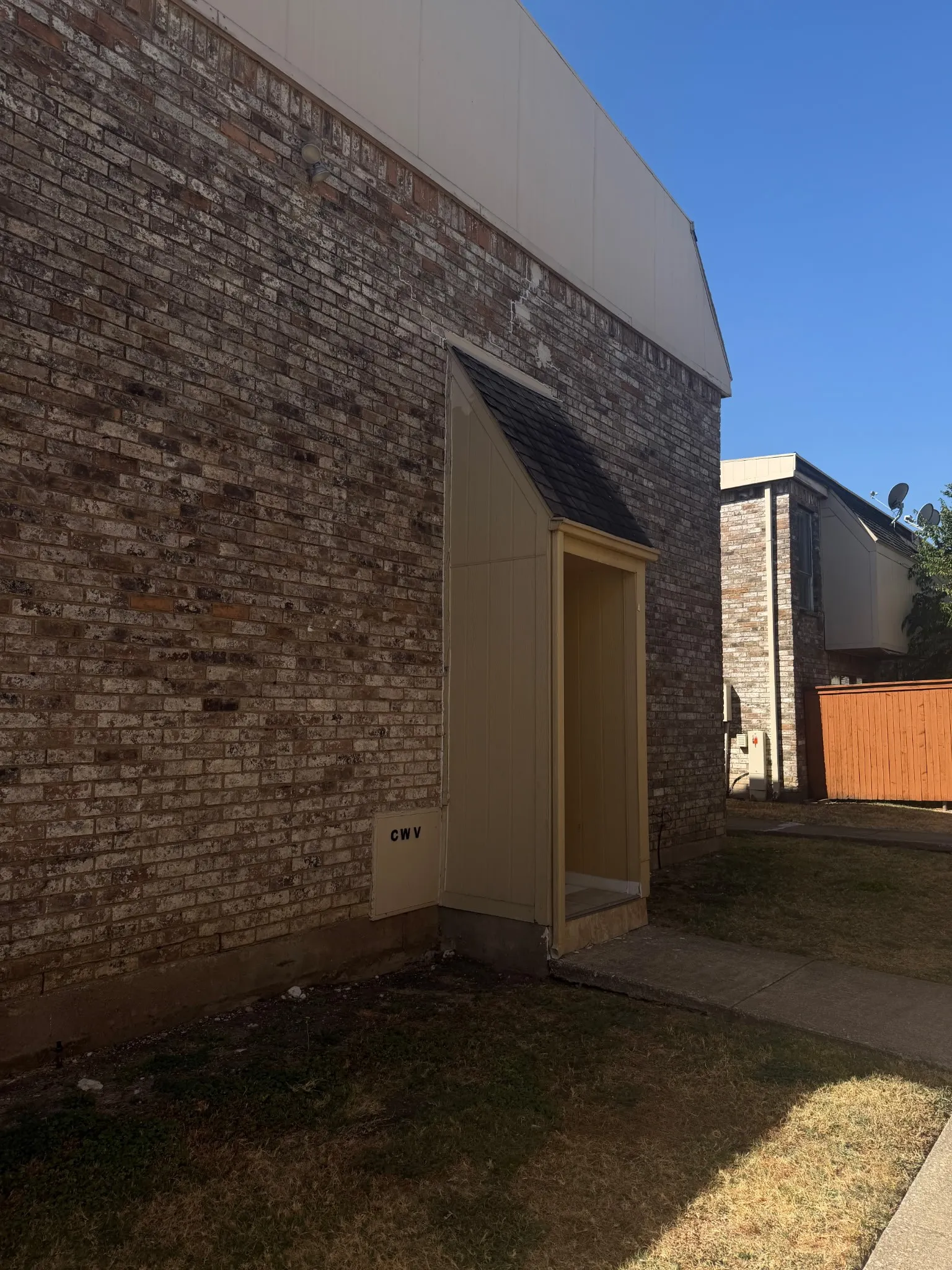 Townhouse For Sale in Dallas County , 2317 Trellis Place, Richardson, Texas 75081, 3 Bedroom, 2 Bathroom, Garage spaces, 1,156 Sqft, built in 1973, mls#21383147, Real Estate Agent in Richardson, Homes For Sale in Dallas county, Homes For Sale in Richardson, Realtor in Richardson Texas, Real Estate Brokerage Independent Realty Texas, Luminita Cordes Realtor