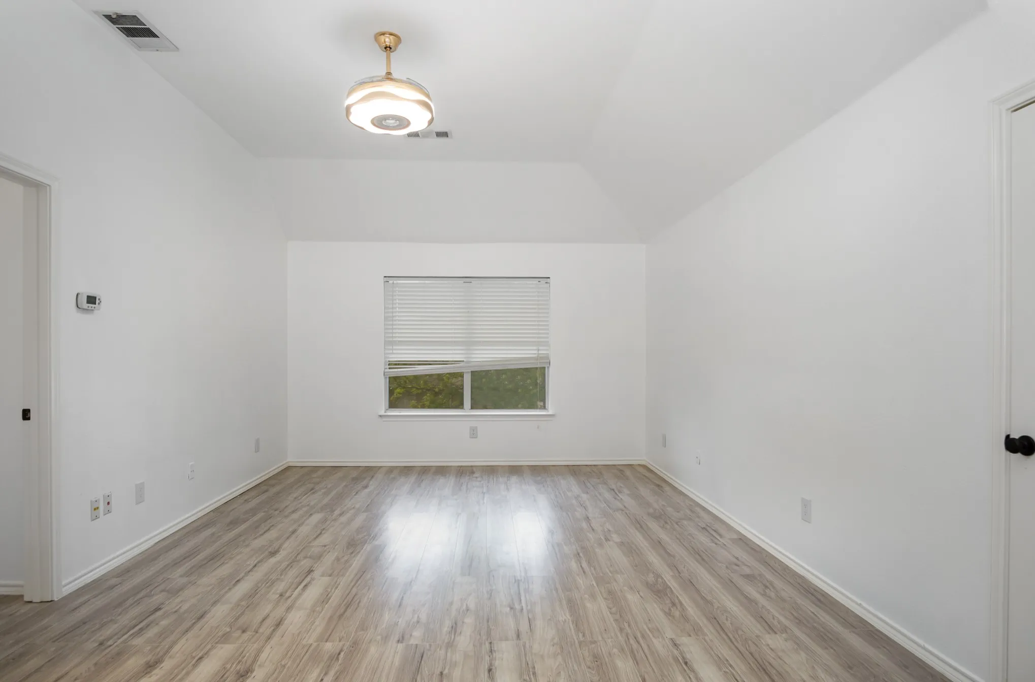 Single Family Residence For Rent in Tarrant County , 4704 Carolina Trace Trail, Fort Worth, Texas 76244, 4 Bedroom, 3 Bathroom, 2 Garage spaces, 2,470 Sqft, built in 1999, mls#21388883, Real Estate Agent in Fort Worth, Homes For Rent in Tarrant county, Homes For Rent in Fort Worth, Realtor in Fort Worth Texas, Real Estate Brokerage Independent Realty Texas, Luminita Cordes Realtor