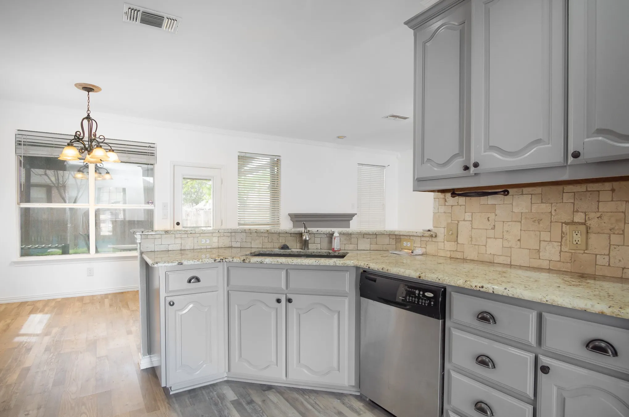 Single Family Residence For Rent in Tarrant County , 4704 Carolina Trace Trail, Fort Worth, Texas 76244, 4 Bedroom, 3 Bathroom, 2 Garage spaces, 2,470 Sqft, built in 1999, mls#21388883, Real Estate Agent in Fort Worth, Homes For Rent in Tarrant county, Homes For Rent in Fort Worth, Realtor in Fort Worth Texas, Real Estate Brokerage Independent Realty Texas, Luminita Cordes Realtor