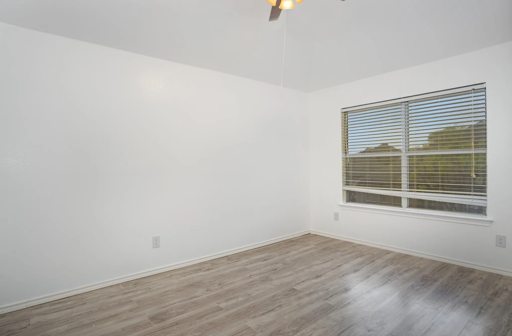 Single Family Residence For Rent in Tarrant County , 4704 Carolina Trace Trail, Fort Worth, Texas 76244, 4 Bedroom, 3 Bathroom, 2 Garage spaces, 2,470 Sqft, built in 1999, mls#21388883, Real Estate Agent in Fort Worth, Homes For Rent in Tarrant county, Homes For Rent in Fort Worth, Realtor in Fort Worth Texas, Real Estate Brokerage Independent Realty Texas, Luminita Cordes Realtor