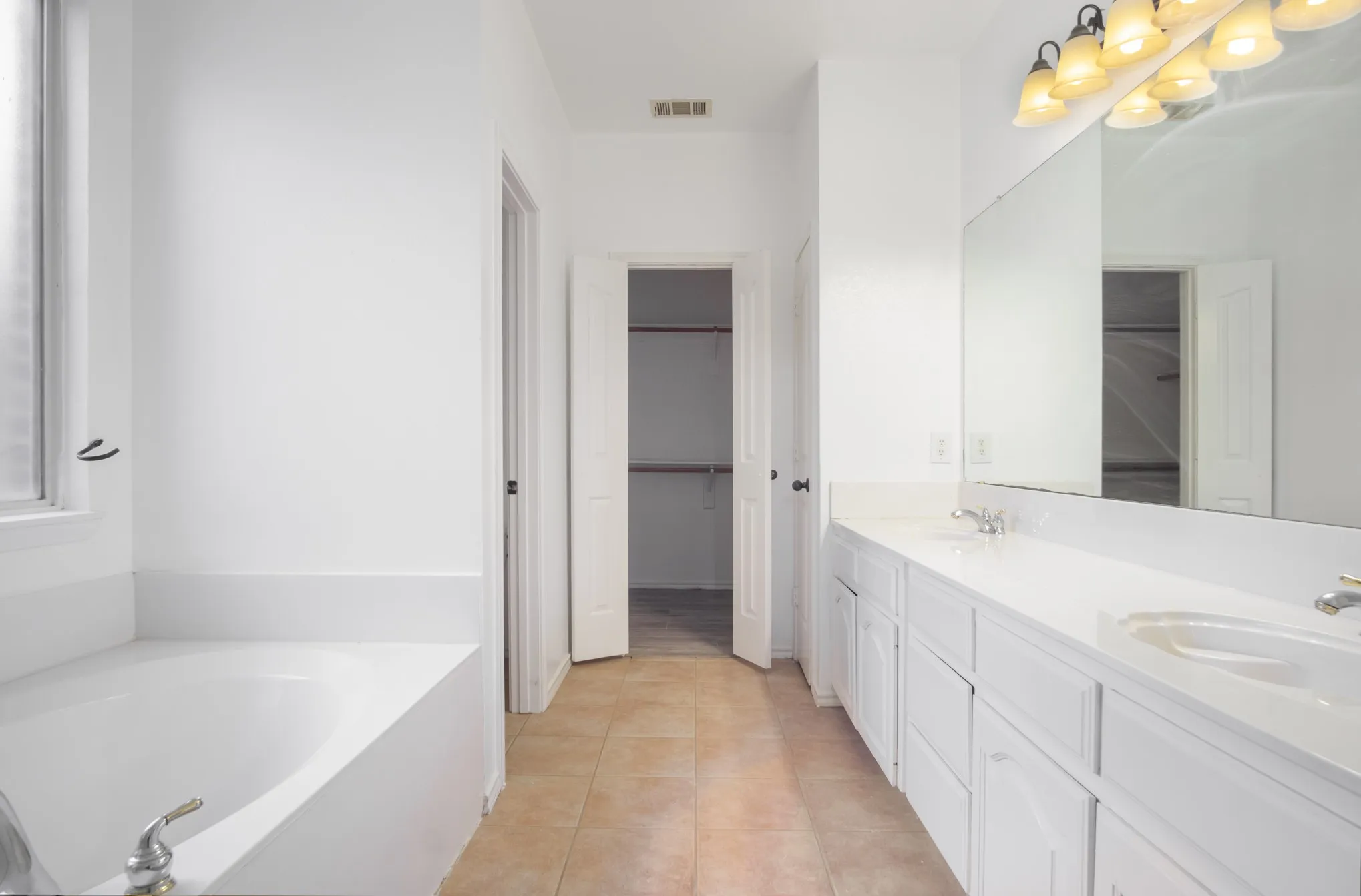 Single Family Residence For Rent in Tarrant County , 4704 Carolina Trace Trail, Fort Worth, Texas 76244, 4 Bedroom, 3 Bathroom, 2 Garage spaces, 2,470 Sqft, built in 1999, mls#21388883, Real Estate Agent in Fort Worth, Homes For Rent in Tarrant county, Homes For Rent in Fort Worth, Realtor in Fort Worth Texas, Real Estate Brokerage Independent Realty Texas, Luminita Cordes Realtor