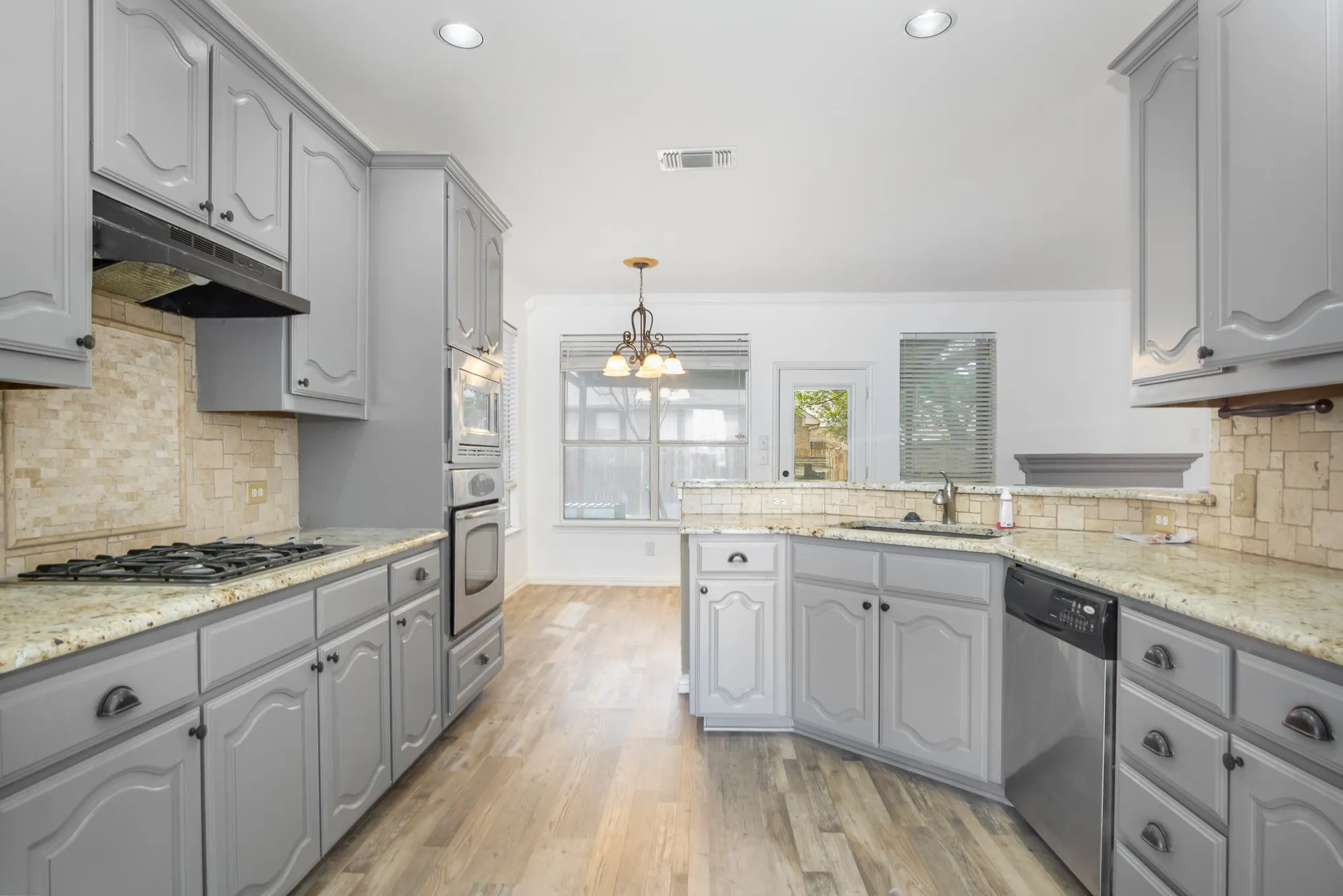 Single Family Residence For Rent in Tarrant County , 4704 Carolina Trace Trail, Fort Worth, Texas 76244, 4 Bedroom, 3 Bathroom, 2 Garage spaces, 2,470 Sqft, built in 1999, mls#21388883, Real Estate Agent in Fort Worth, Homes For Rent in Tarrant county, Homes For Rent in Fort Worth, Realtor in Fort Worth Texas, Real Estate Brokerage Independent Realty Texas, Luminita Cordes Realtor
