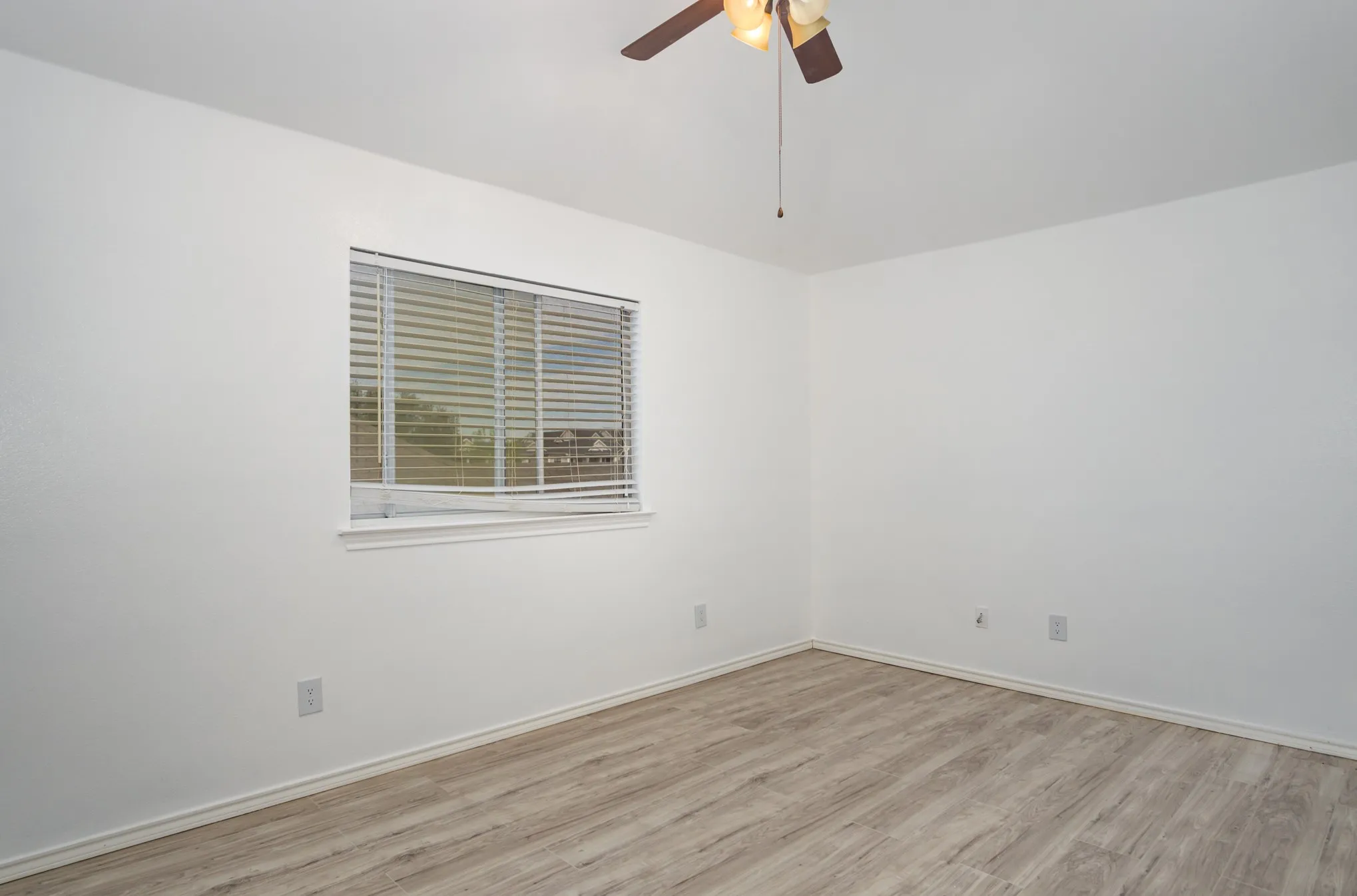 Single Family Residence For Rent in Tarrant County , 4704 Carolina Trace Trail, Fort Worth, Texas 76244, 4 Bedroom, 3 Bathroom, 2 Garage spaces, 2,470 Sqft, built in 1999, mls#21388883, Real Estate Agent in Fort Worth, Homes For Rent in Tarrant county, Homes For Rent in Fort Worth, Realtor in Fort Worth Texas, Real Estate Brokerage Independent Realty Texas, Luminita Cordes Realtor