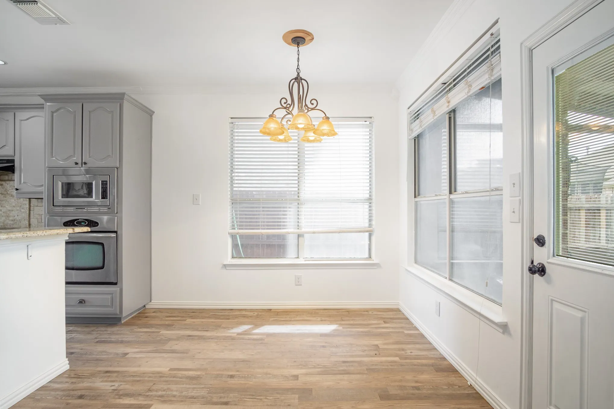 Single Family Residence For Rent in Tarrant County , 4704 Carolina Trace Trail, Fort Worth, Texas 76244, 4 Bedroom, 3 Bathroom, 2 Garage spaces, 2,470 Sqft, built in 1999, mls#21388883, Real Estate Agent in Fort Worth, Homes For Rent in Tarrant county, Homes For Rent in Fort Worth, Realtor in Fort Worth Texas, Real Estate Brokerage Independent Realty Texas, Luminita Cordes Realtor