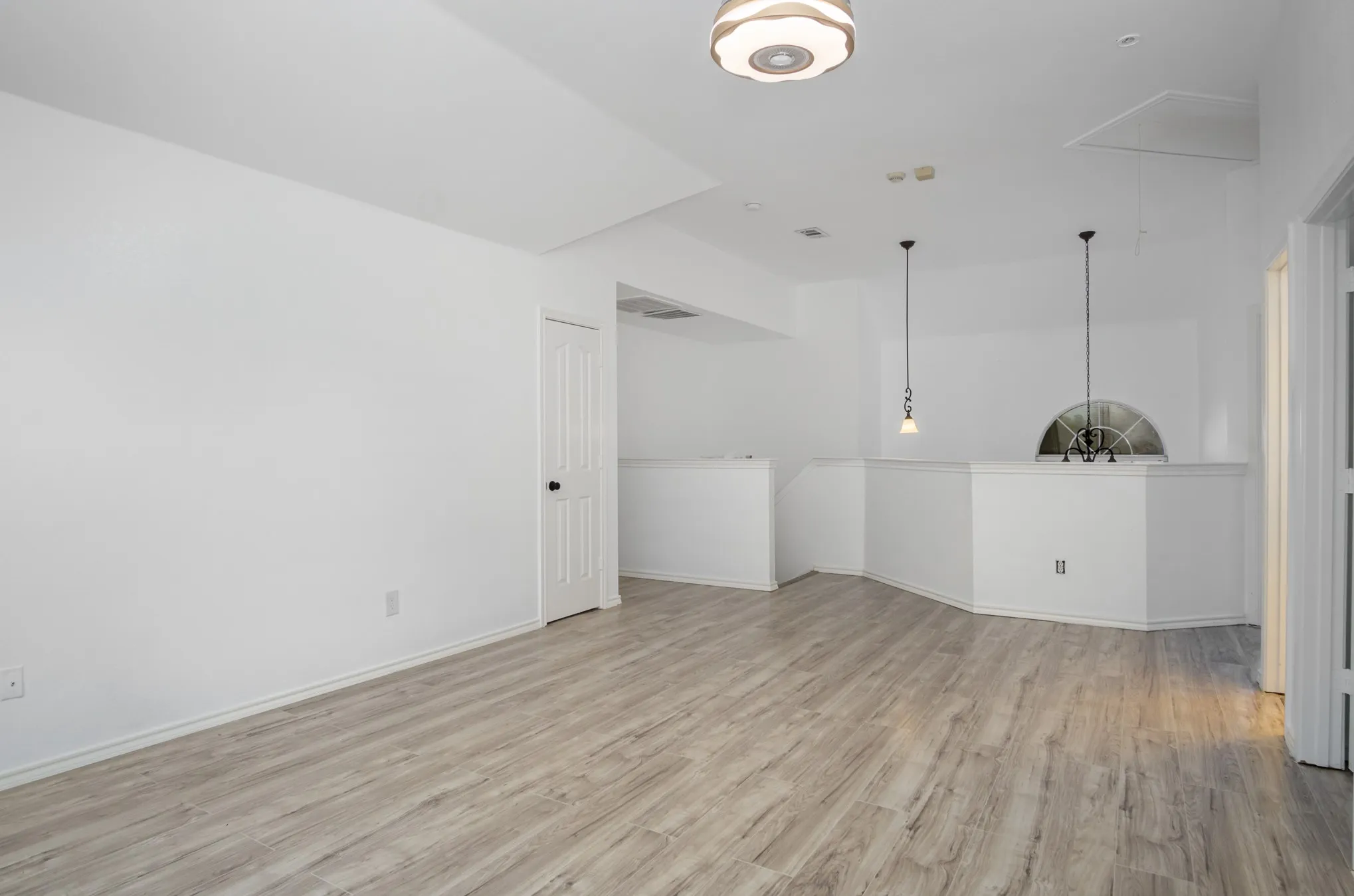 Single Family Residence For Rent in Tarrant County , 4704 Carolina Trace Trail, Fort Worth, Texas 76244, 4 Bedroom, 3 Bathroom, 2 Garage spaces, 2,470 Sqft, built in 1999, mls#21388883, Real Estate Agent in Fort Worth, Homes For Rent in Tarrant county, Homes For Rent in Fort Worth, Realtor in Fort Worth Texas, Real Estate Brokerage Independent Realty Texas, Luminita Cordes Realtor
