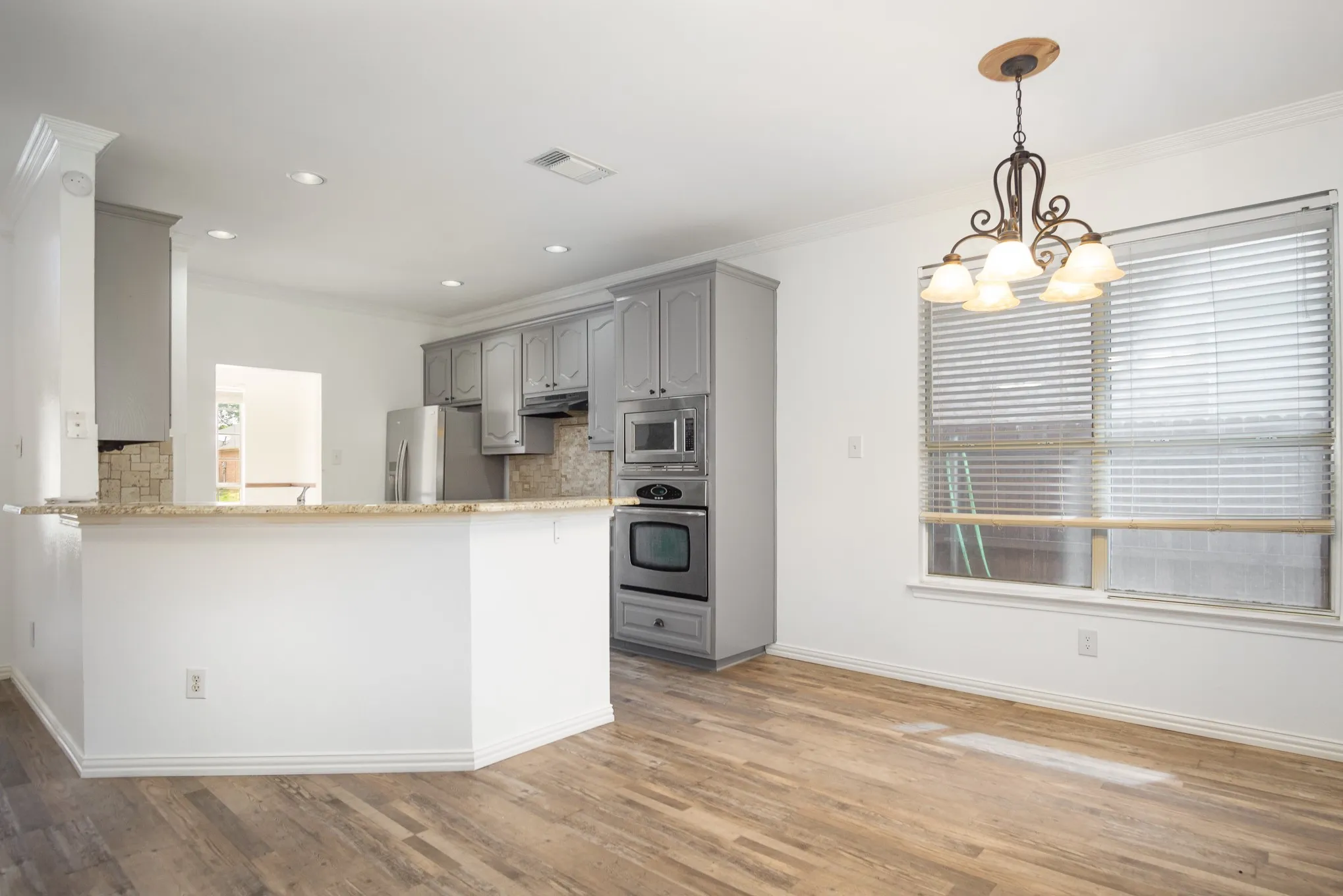 Single Family Residence For Rent in Tarrant County , 4704 Carolina Trace Trail, Fort Worth, Texas 76244, 4 Bedroom, 3 Bathroom, 2 Garage spaces, 2,470 Sqft, built in 1999, mls#21388883, Real Estate Agent in Fort Worth, Homes For Rent in Tarrant county, Homes For Rent in Fort Worth, Realtor in Fort Worth Texas, Real Estate Brokerage Independent Realty Texas, Luminita Cordes Realtor