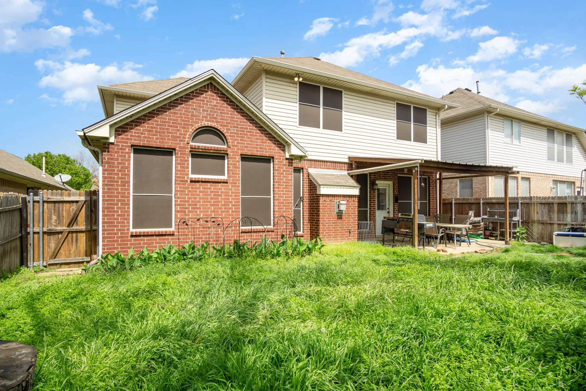 Single Family Residence For Rent in Tarrant County , 4704 Carolina Trace Trail, Fort Worth, Texas 76244, 4 Bedroom, 3 Bathroom, 2 Garage spaces, 2,470 Sqft, built in 1999, mls#21388883, Real Estate Agent in Fort Worth, Homes For Rent in Tarrant county, Homes For Rent in Fort Worth, Realtor in Fort Worth Texas, Real Estate Brokerage Independent Realty Texas, Luminita Cordes Realtor