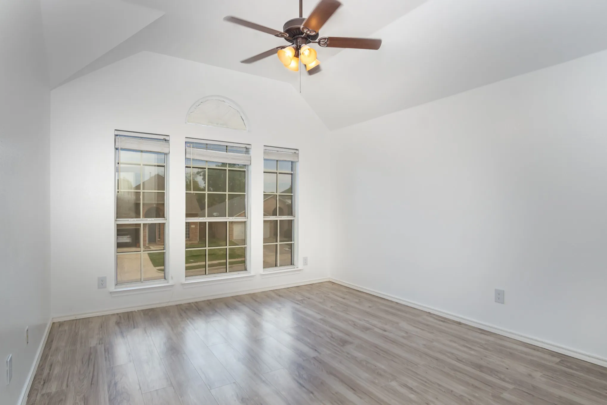 Single Family Residence For Rent in Tarrant County , 4704 Carolina Trace Trail, Fort Worth, Texas 76244, 4 Bedroom, 3 Bathroom, 2 Garage spaces, 2,470 Sqft, built in 1999, mls#21388883, Real Estate Agent in Fort Worth, Homes For Rent in Tarrant county, Homes For Rent in Fort Worth, Realtor in Fort Worth Texas, Real Estate Brokerage Independent Realty Texas, Luminita Cordes Realtor