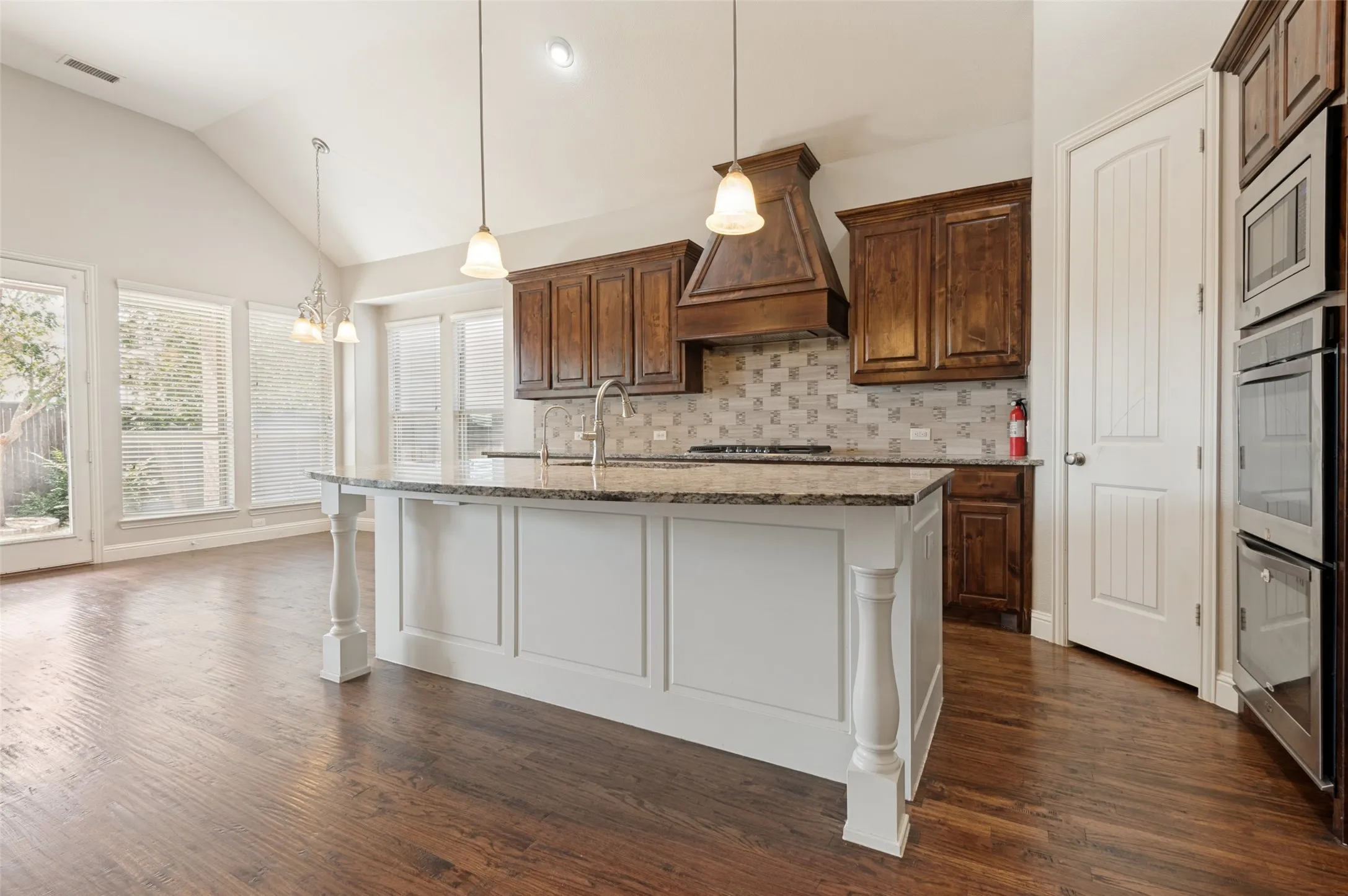 Single Family Residence For Sale in Tarrant County , 901 Colby Drive, Mansfield, Texas 76063, 4 Bedroom, 3 Bathroom, 3 Garage spaces, 3,606 Sqft, built in 2016, mls#21388881, Real Estate Agent in Mansfield, Homes For Sale in Tarrant county, Homes For Sale in Mansfield, Realtor in Mansfield Texas, Real Estate Brokerage Independent Realty Texas, Luminita Cordes Realtor