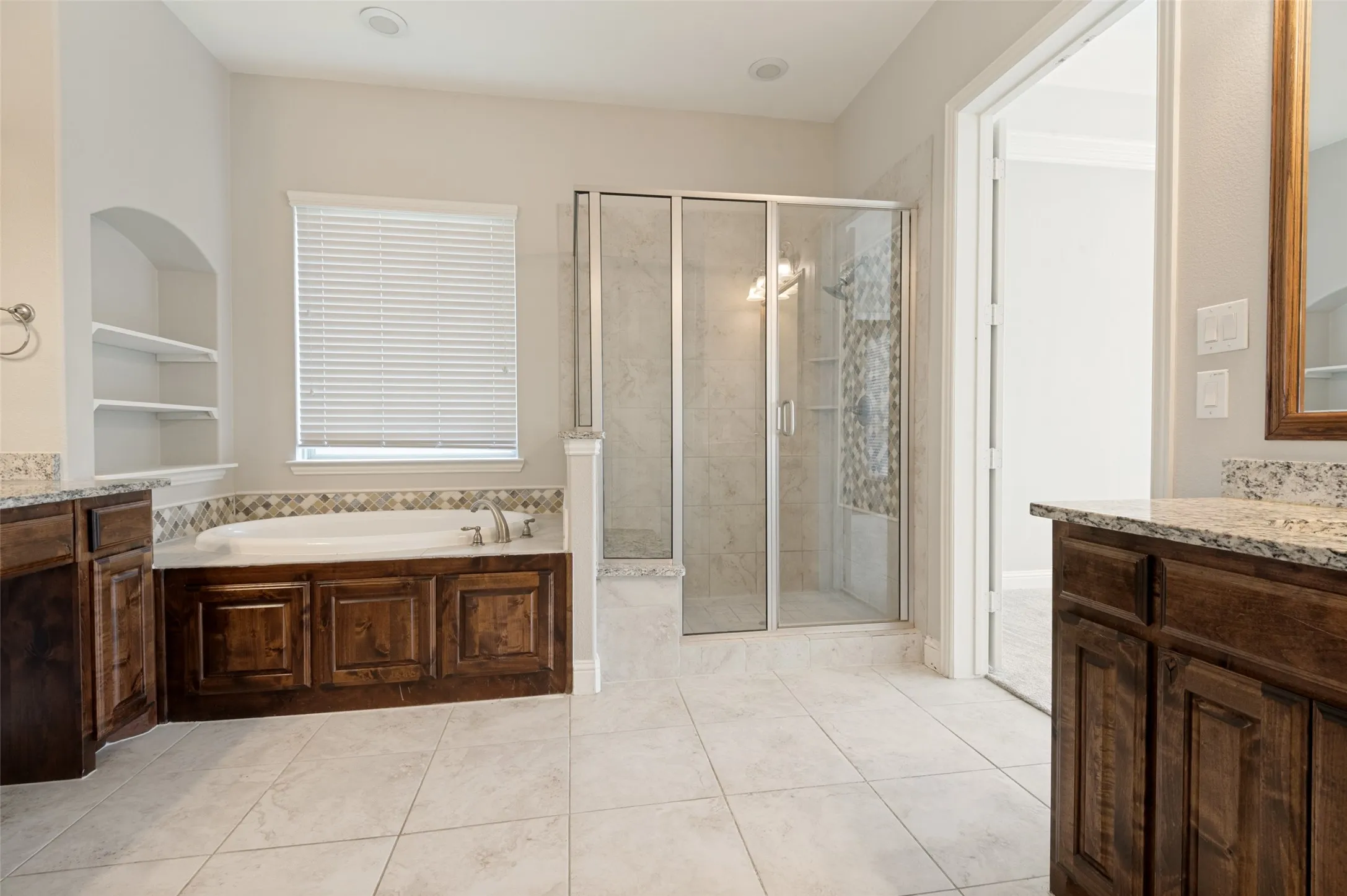Single Family Residence For Sale in Tarrant County , 901 Colby Drive, Mansfield, Texas 76063, 4 Bedroom, 3 Bathroom, 3 Garage spaces, 3,606 Sqft, built in 2016, mls#21388881, Real Estate Agent in Mansfield, Homes For Sale in Tarrant county, Homes For Sale in Mansfield, Realtor in Mansfield Texas, Real Estate Brokerage Independent Realty Texas, Luminita Cordes Realtor