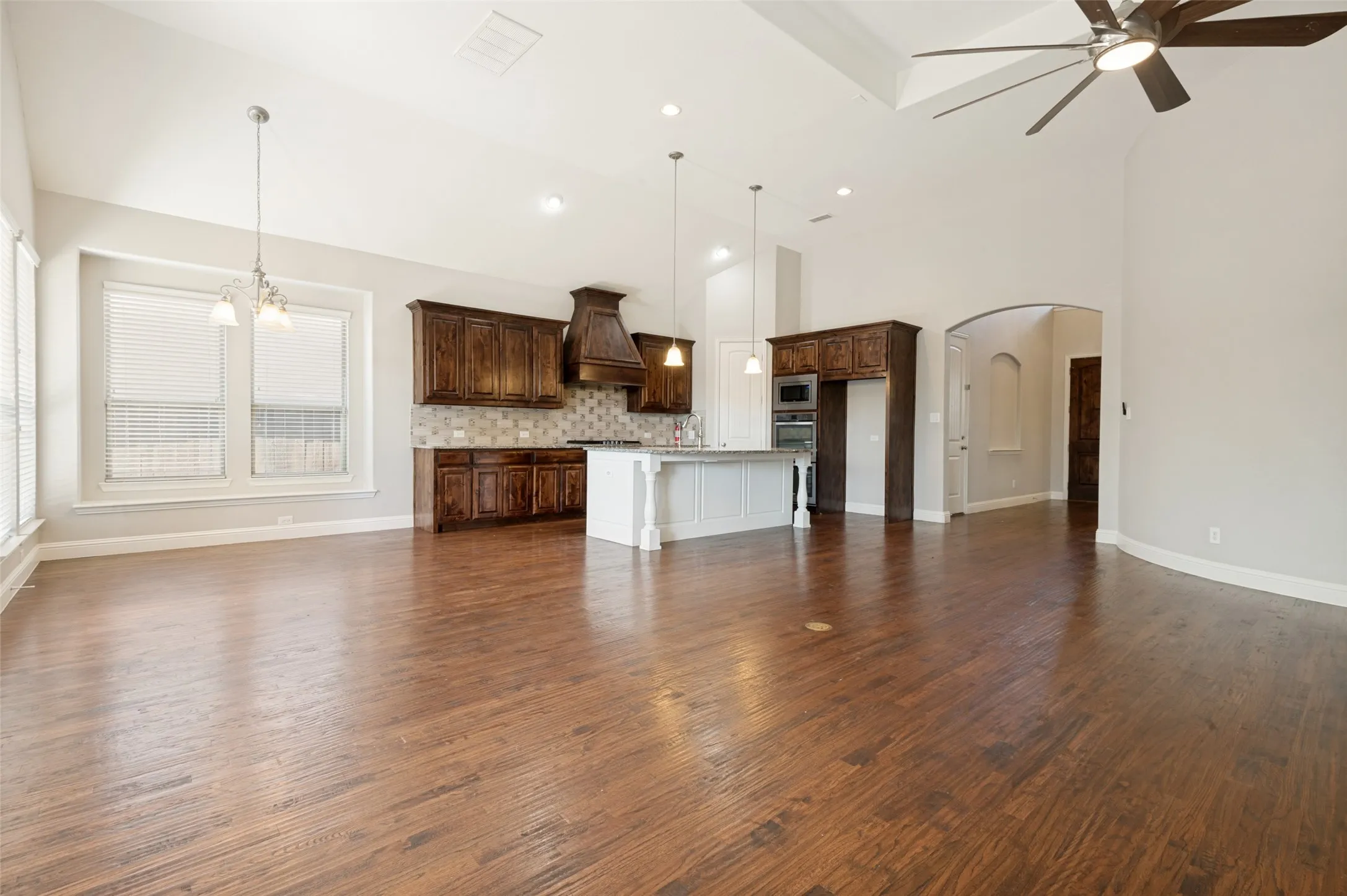 Single Family Residence For Sale in Tarrant County , 901 Colby Drive, Mansfield, Texas 76063, 4 Bedroom, 3 Bathroom, 3 Garage spaces, 3,606 Sqft, built in 2016, mls#21388881, Real Estate Agent in Mansfield, Homes For Sale in Tarrant county, Homes For Sale in Mansfield, Realtor in Mansfield Texas, Real Estate Brokerage Independent Realty Texas, Luminita Cordes Realtor