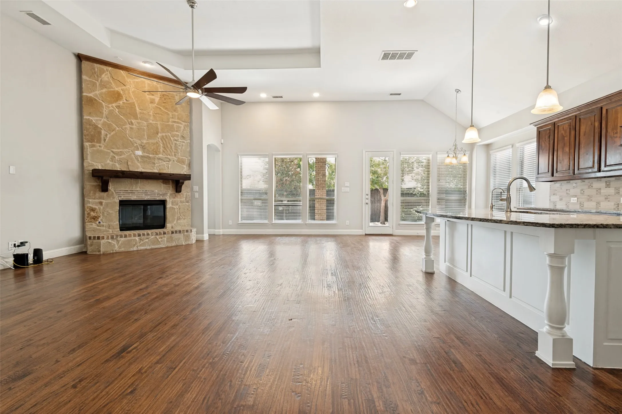 Single Family Residence For Sale in Tarrant County , 901 Colby Drive, Mansfield, Texas 76063, 4 Bedroom, 3 Bathroom, 3 Garage spaces, 3,606 Sqft, built in 2016, mls#21388881, Real Estate Agent in Mansfield, Homes For Sale in Tarrant county, Homes For Sale in Mansfield, Realtor in Mansfield Texas, Real Estate Brokerage Independent Realty Texas, Luminita Cordes Realtor