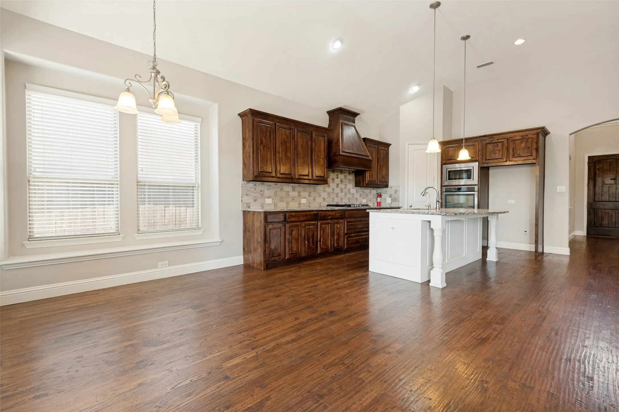 Single Family Residence For Sale in Tarrant County , 901 Colby Drive, Mansfield, Texas 76063, 4 Bedroom, 3 Bathroom, 3 Garage spaces, 3,606 Sqft, built in 2016, mls#21388881, Real Estate Agent in Mansfield, Homes For Sale in Tarrant county, Homes For Sale in Mansfield, Realtor in Mansfield Texas, Real Estate Brokerage Independent Realty Texas, Luminita Cordes Realtor