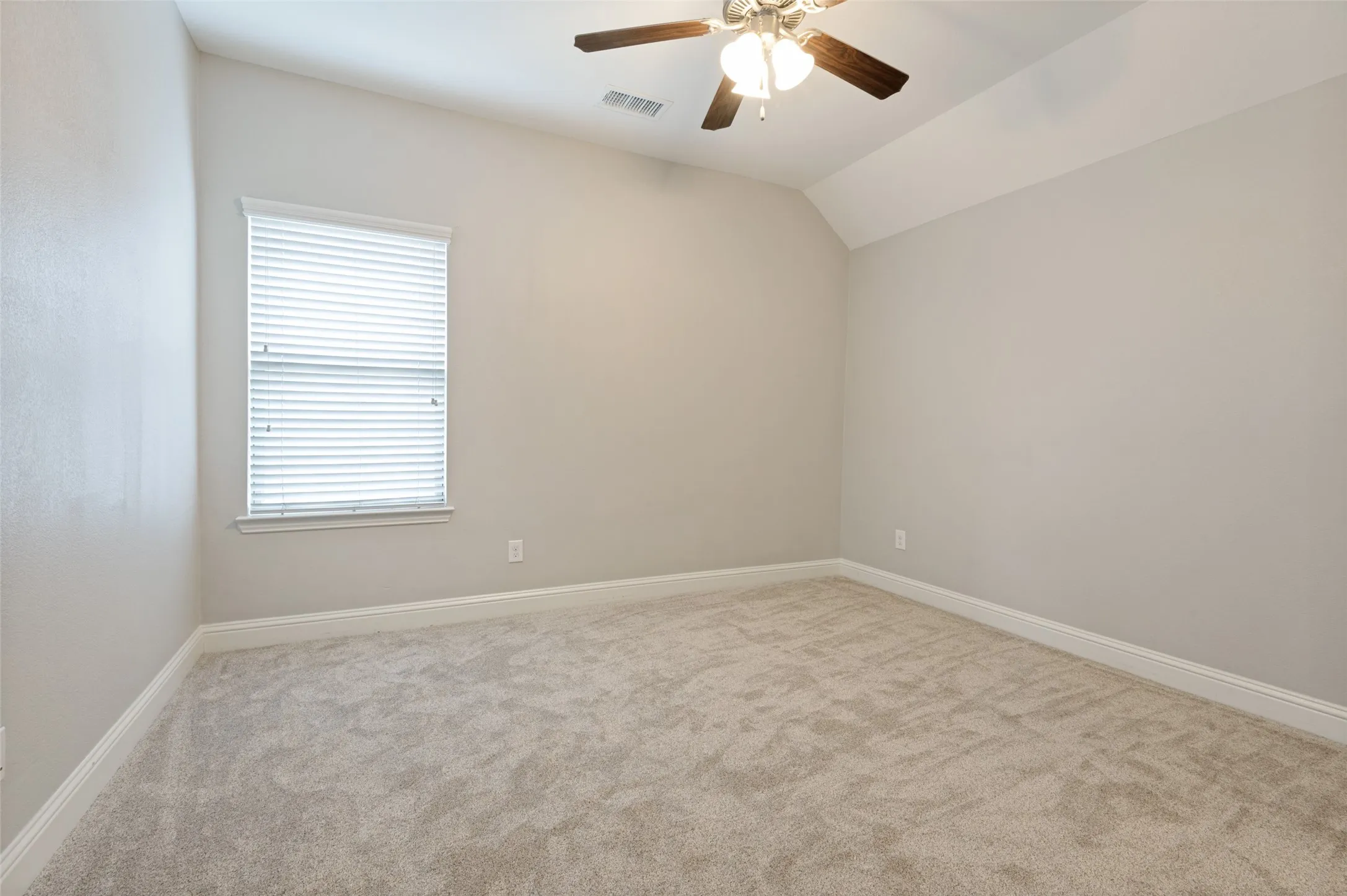 Single Family Residence For Sale in Tarrant County , 901 Colby Drive, Mansfield, Texas 76063, 4 Bedroom, 3 Bathroom, 3 Garage spaces, 3,606 Sqft, built in 2016, mls#21388881, Real Estate Agent in Mansfield, Homes For Sale in Tarrant county, Homes For Sale in Mansfield, Realtor in Mansfield Texas, Real Estate Brokerage Independent Realty Texas, Luminita Cordes Realtor