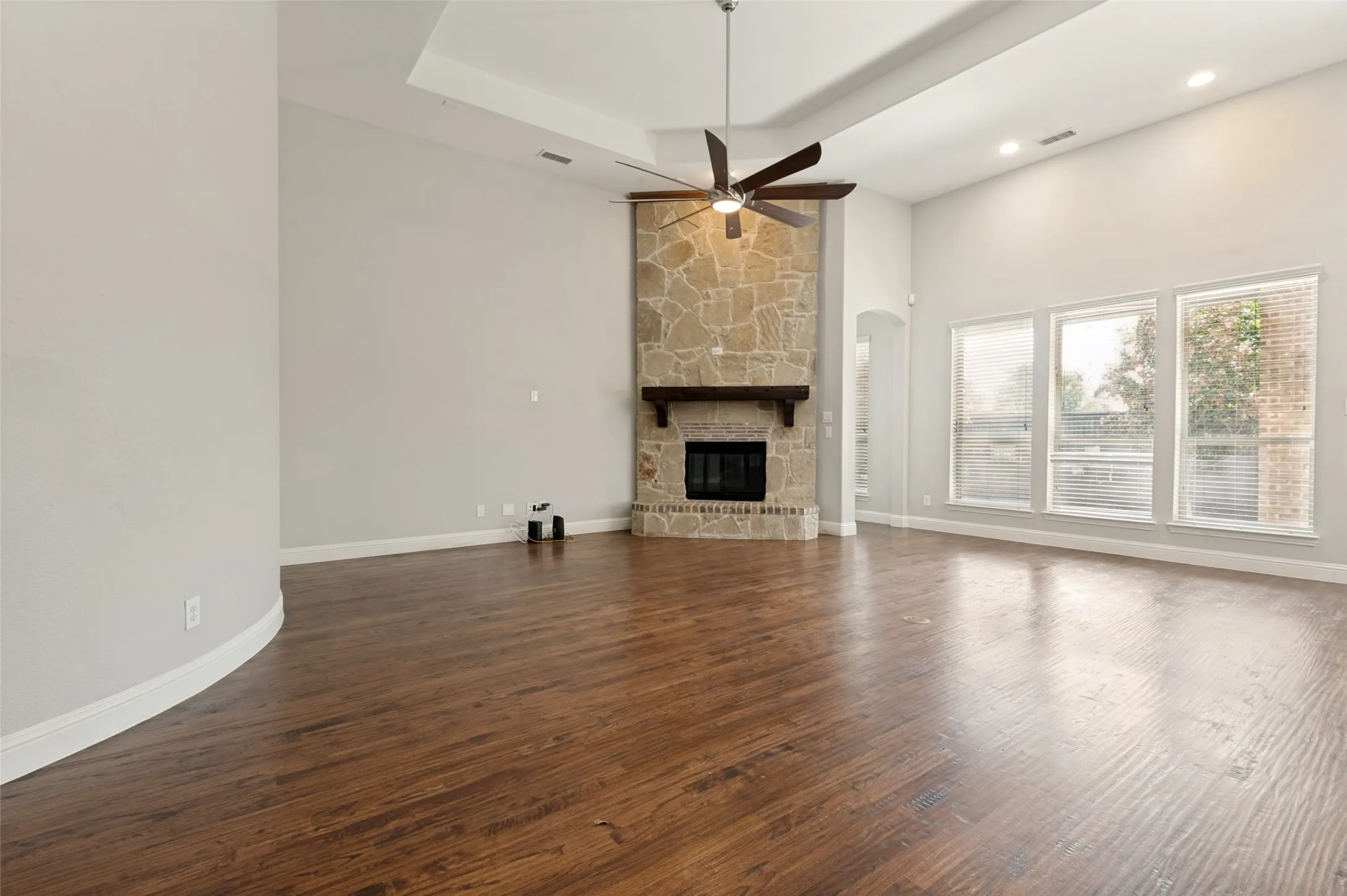 Single Family Residence For Sale in Tarrant County , 901 Colby Drive, Mansfield, Texas 76063, 4 Bedroom, 3 Bathroom, 3 Garage spaces, 3,606 Sqft, built in 2016, mls#21388881, Real Estate Agent in Mansfield, Homes For Sale in Tarrant county, Homes For Sale in Mansfield, Realtor in Mansfield Texas, Real Estate Brokerage Independent Realty Texas, Luminita Cordes Realtor