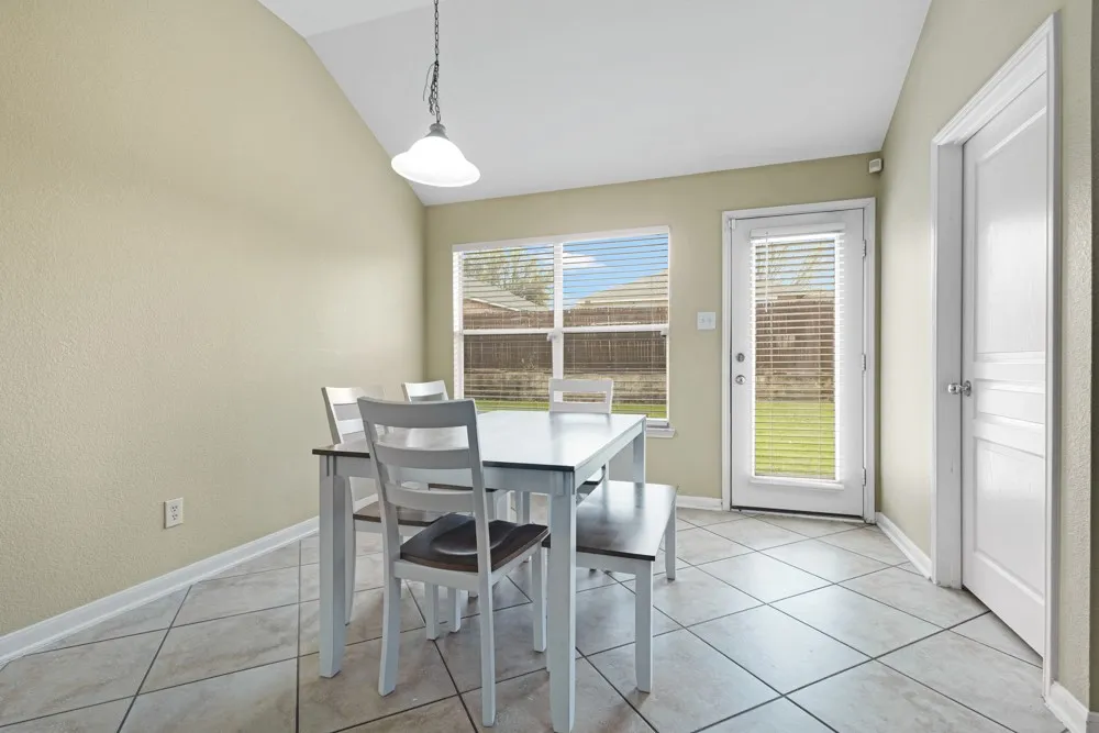 Single Family Residence For Rent in Tarrant County , 2932 Milby Oaks Drive, Fort Worth, Texas 76244, 4 Bedroom, 2 Bathroom, 2 Garage spaces, 1,801 Sqft, built in 2006, mls#21388057, Real Estate Agent in Fort Worth, Homes For Rent in Tarrant county, Homes For Rent in Fort Worth, Realtor in Fort Worth Texas, Real Estate Brokerage Independent Realty Texas, Luminita Cordes Realtor