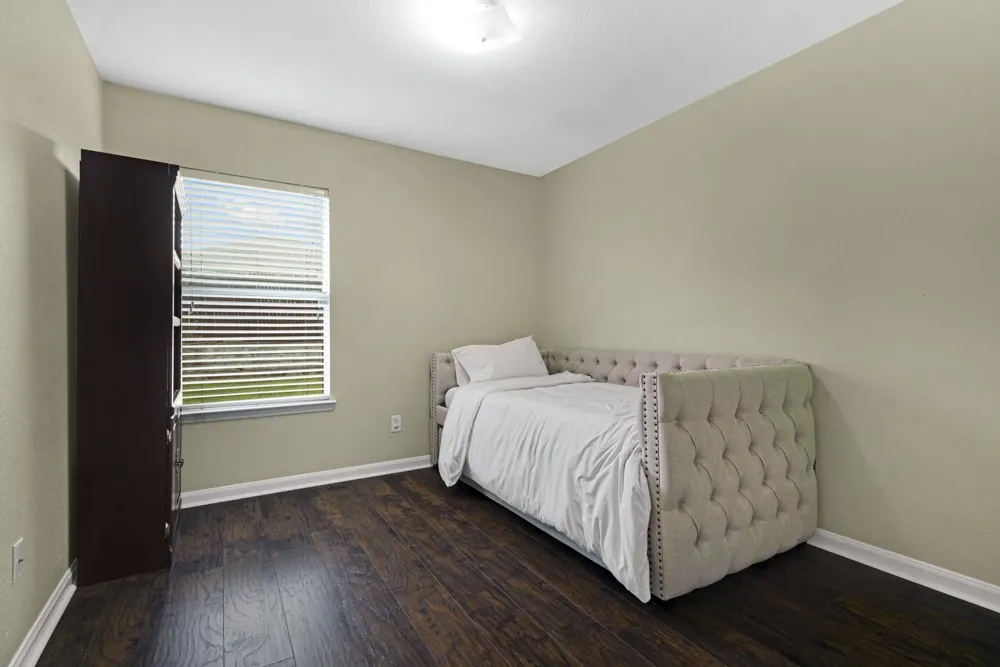 Single Family Residence For Rent in Tarrant County , 2932 Milby Oaks Drive, Fort Worth, Texas 76244, 4 Bedroom, 2 Bathroom, 2 Garage spaces, 1,801 Sqft, built in 2006, mls#21388057, Real Estate Agent in Fort Worth, Homes For Rent in Tarrant county, Homes For Rent in Fort Worth, Realtor in Fort Worth Texas, Real Estate Brokerage Independent Realty Texas, Luminita Cordes Realtor