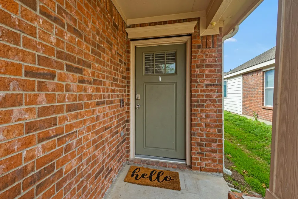 Single Family Residence For Rent in Tarrant County , 2932 Milby Oaks Drive, Fort Worth, Texas 76244, 4 Bedroom, 2 Bathroom, 2 Garage spaces, 1,801 Sqft, built in 2006, mls#21388057, Real Estate Agent in Fort Worth, Homes For Rent in Tarrant county, Homes For Rent in Fort Worth, Realtor in Fort Worth Texas, Real Estate Brokerage Independent Realty Texas, Luminita Cordes Realtor